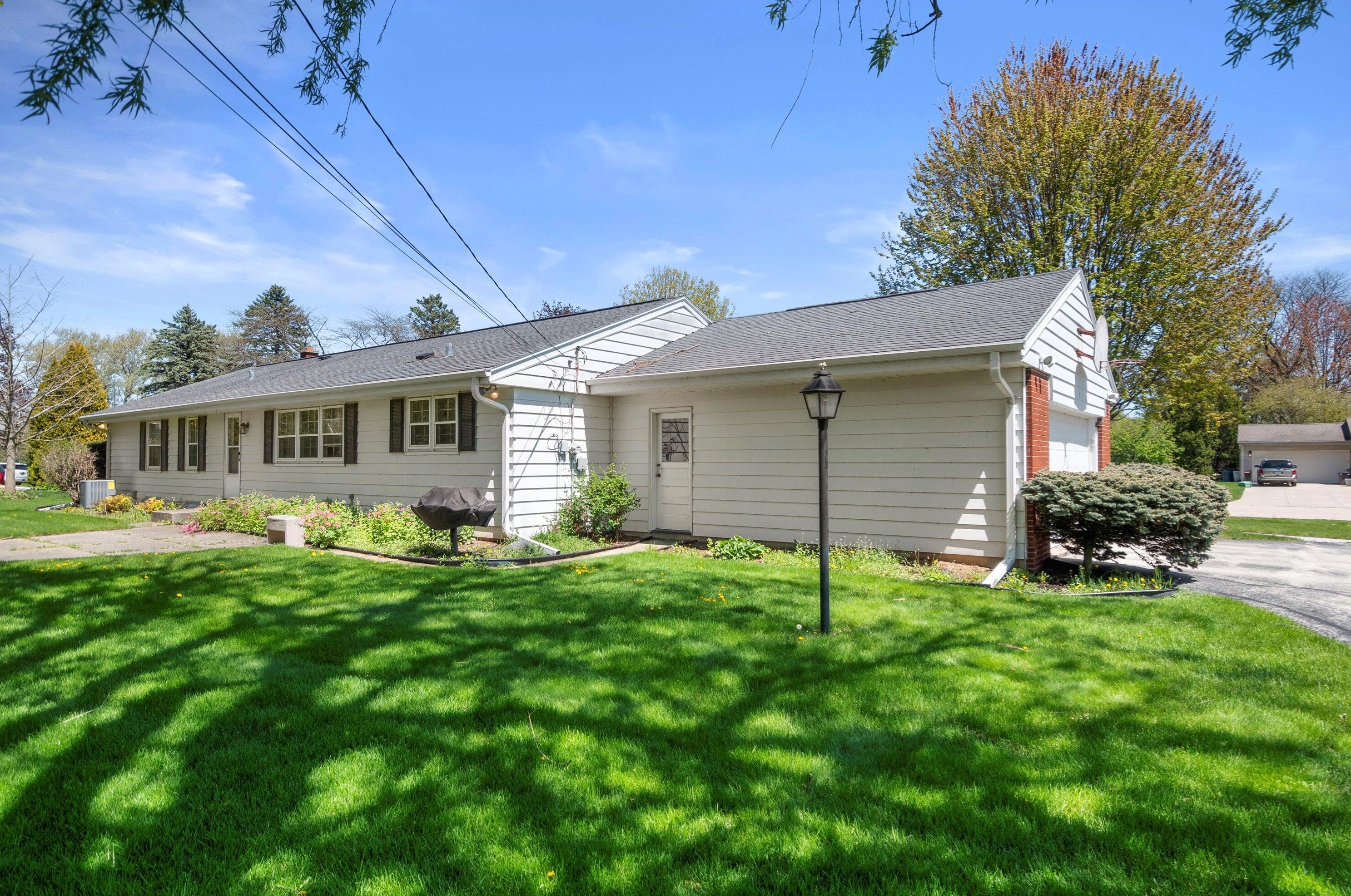 8649 Manor Ct, Milwaukee WI  53217-2346 exterior