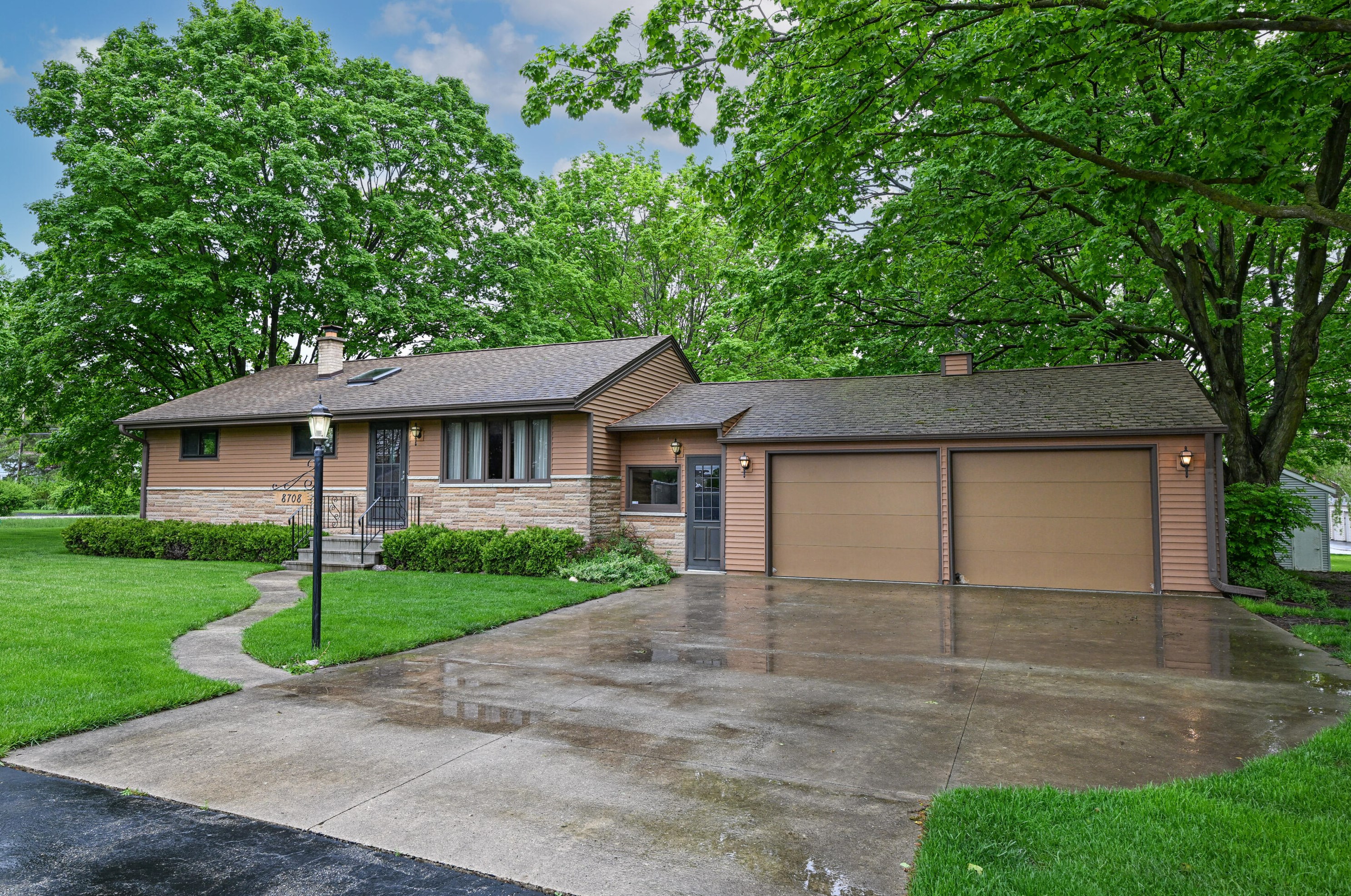 8708 S 79th St, Hales Corners, WI 53132