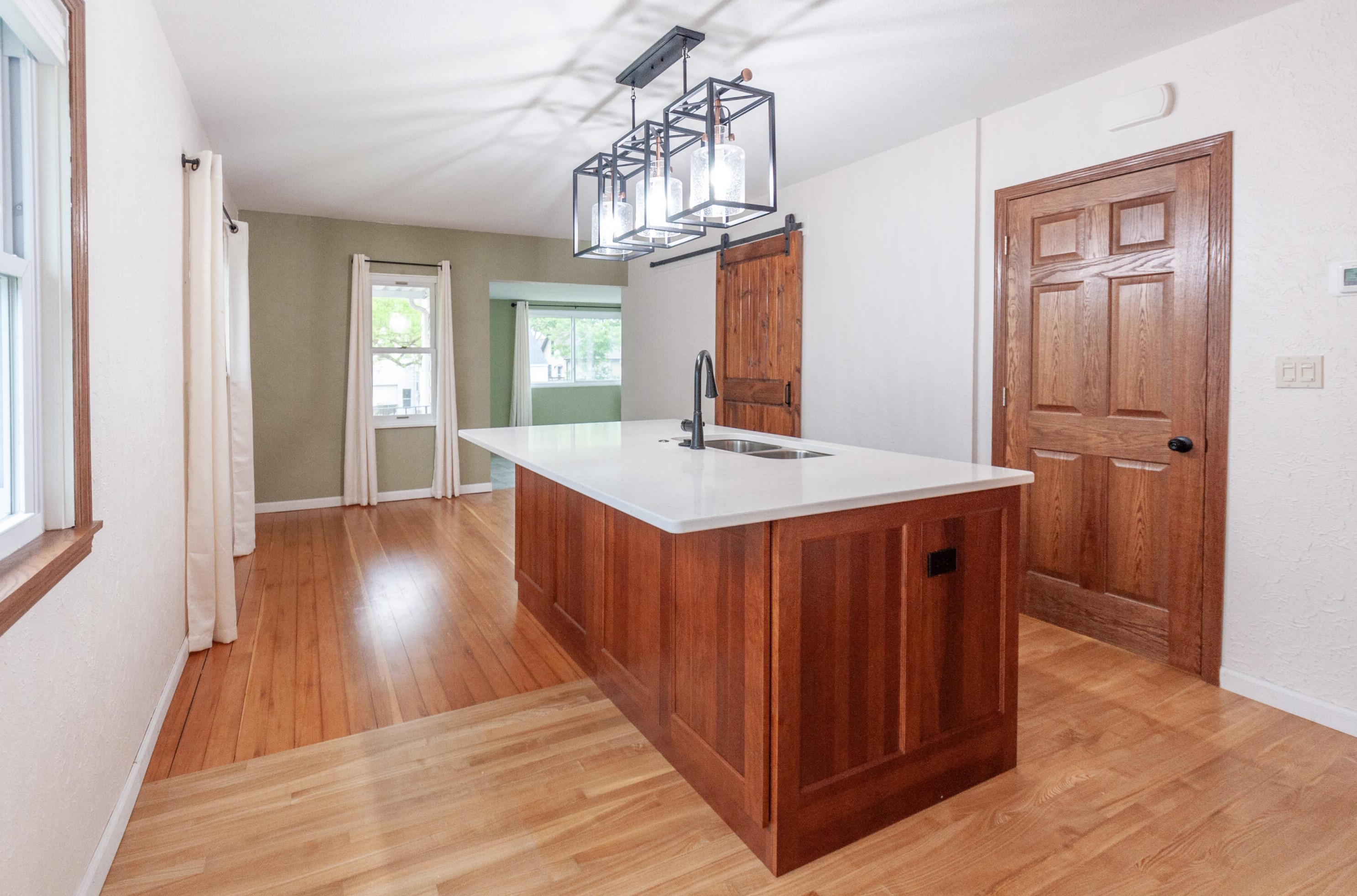 1915 Farnam St, La Crosse, WI 54601