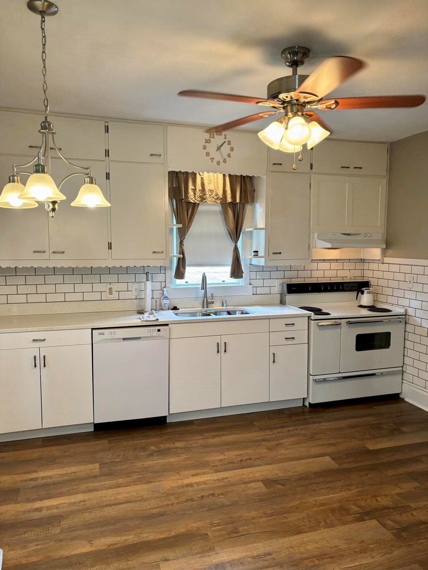 1529 Rosalind Ave, Racine, WI 53403-3625