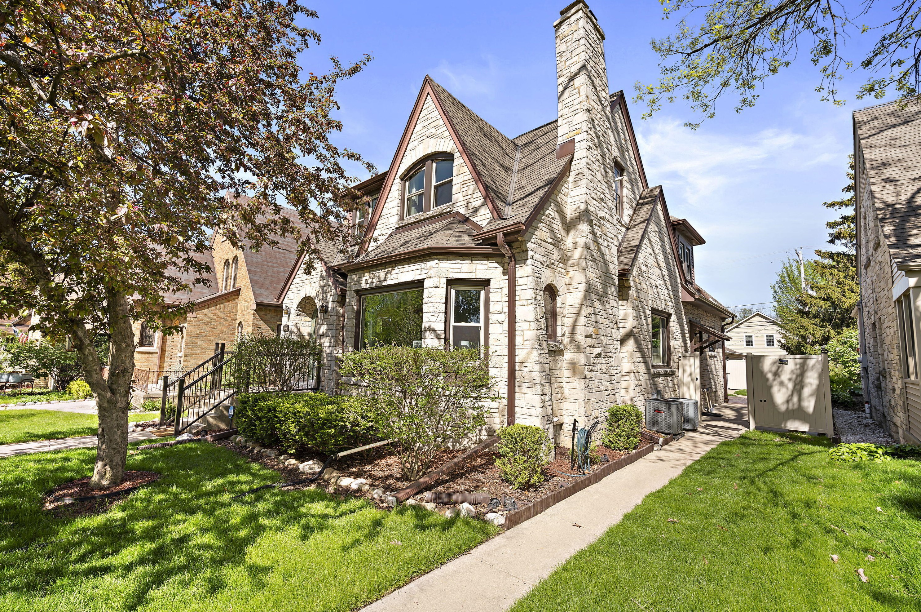 3380 Princeton Ave, Milwaukee WI  53215-4145 exterior