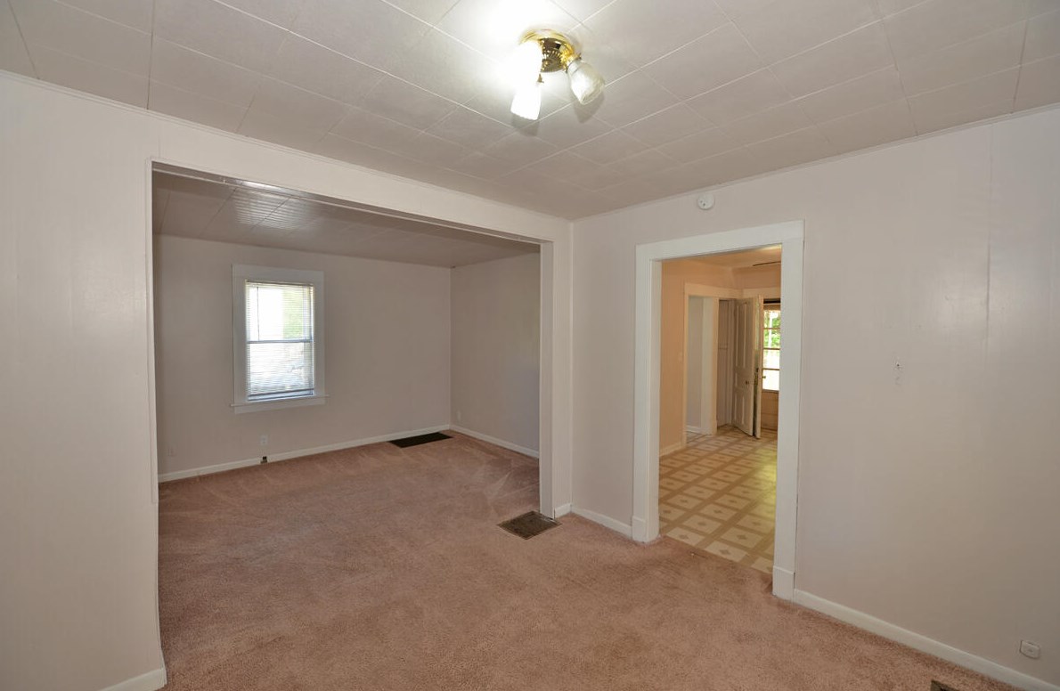 513 Parkview Dr, Racine, WI 53404