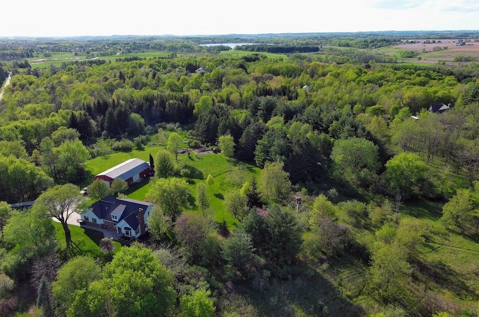 6926 Druid Lake Rd, Hartford, WI 53027-9723