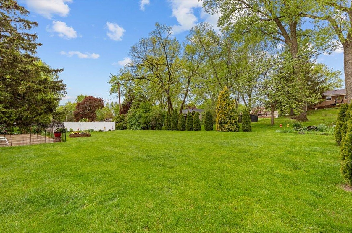 1185 Tower Hill Dr, Brookfield, WI 53045-6705