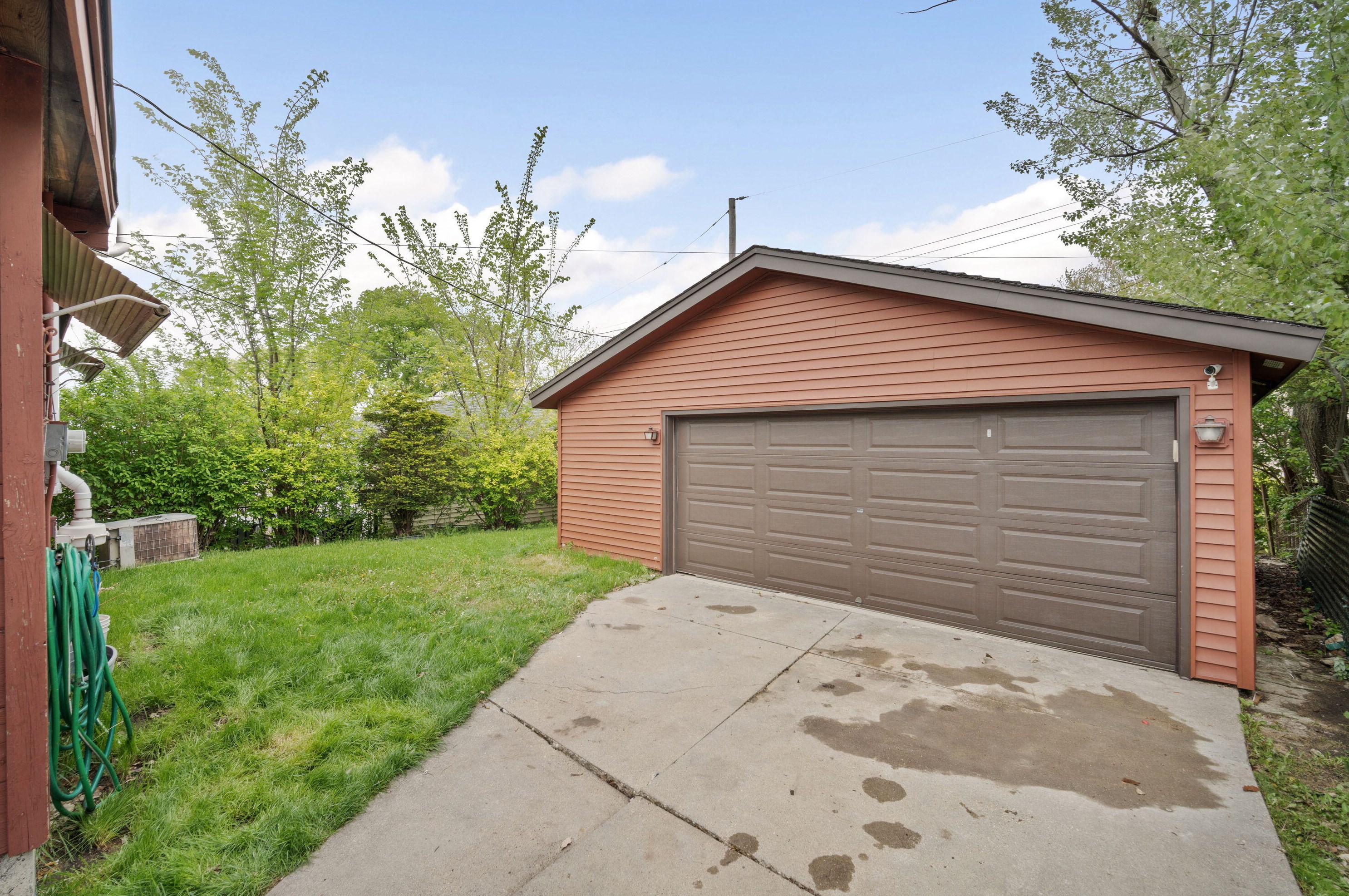 3802 97th Pl, Milwaukee WI  53222-2637 exterior