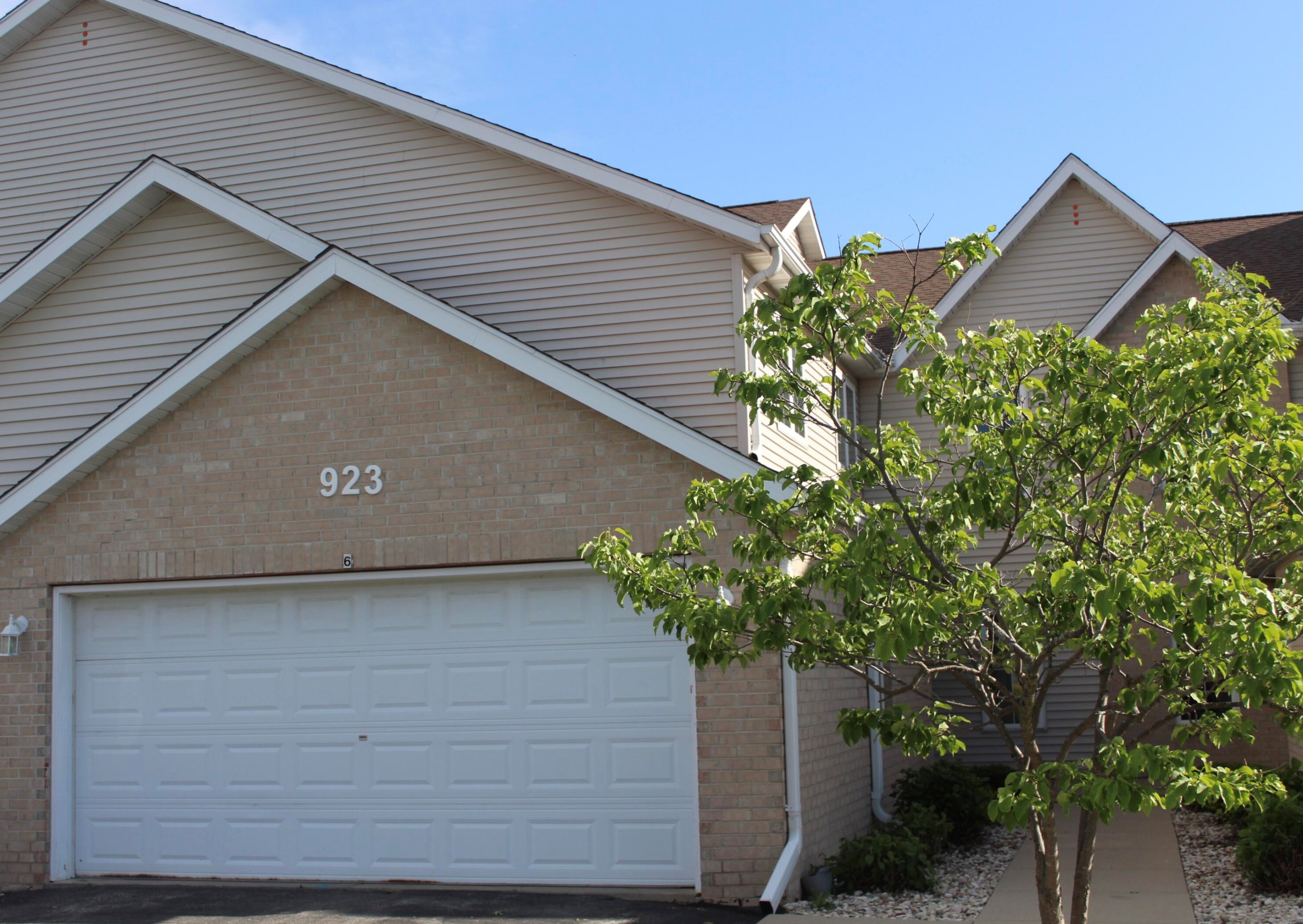 923 Prestwick, Waterford, WI 53185-4050