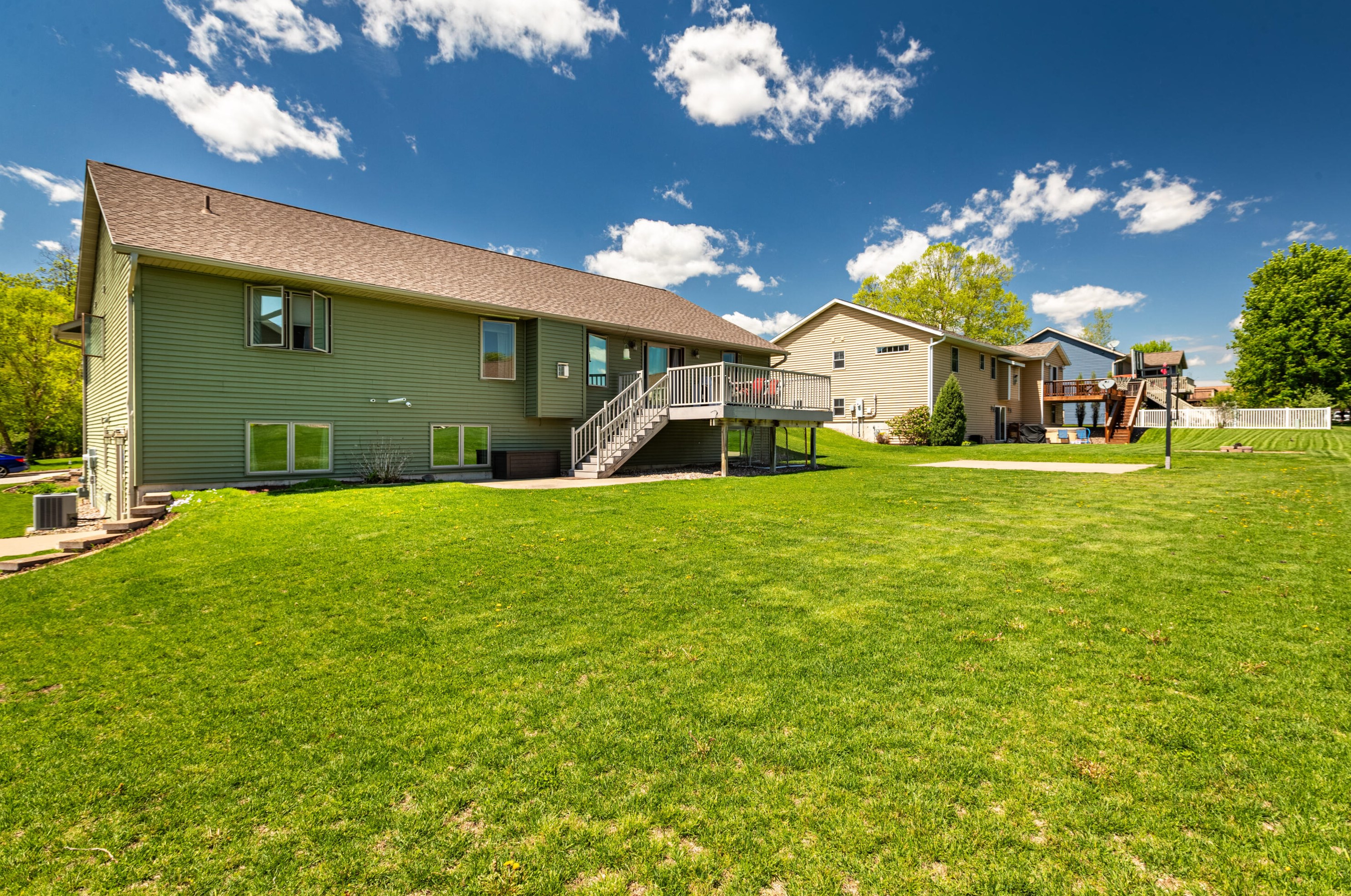 807 Timberwood Ln, Holmen, WI 54636-9550
