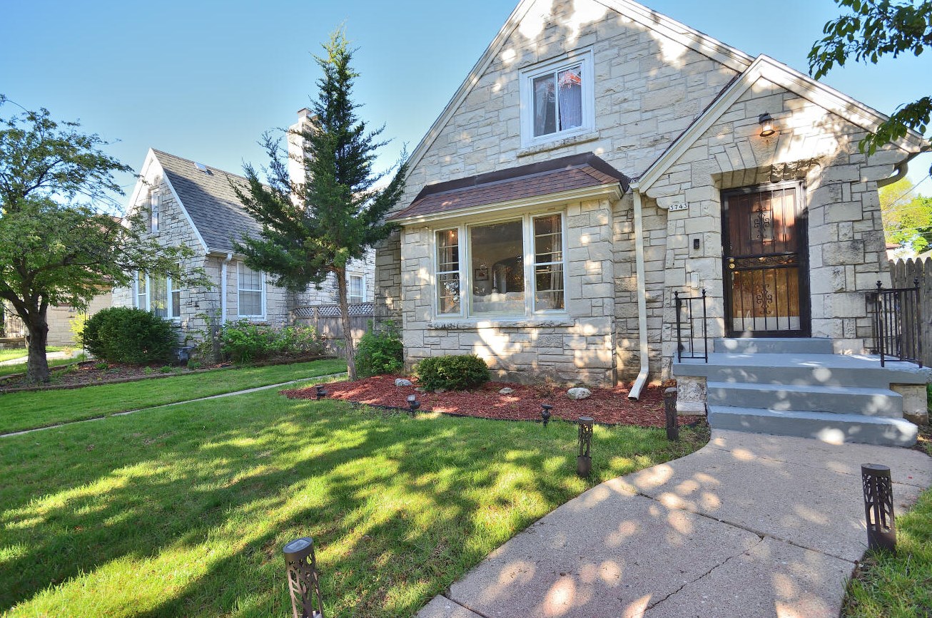3743 54th Blvd, Milwaukee, WI 53216-2835