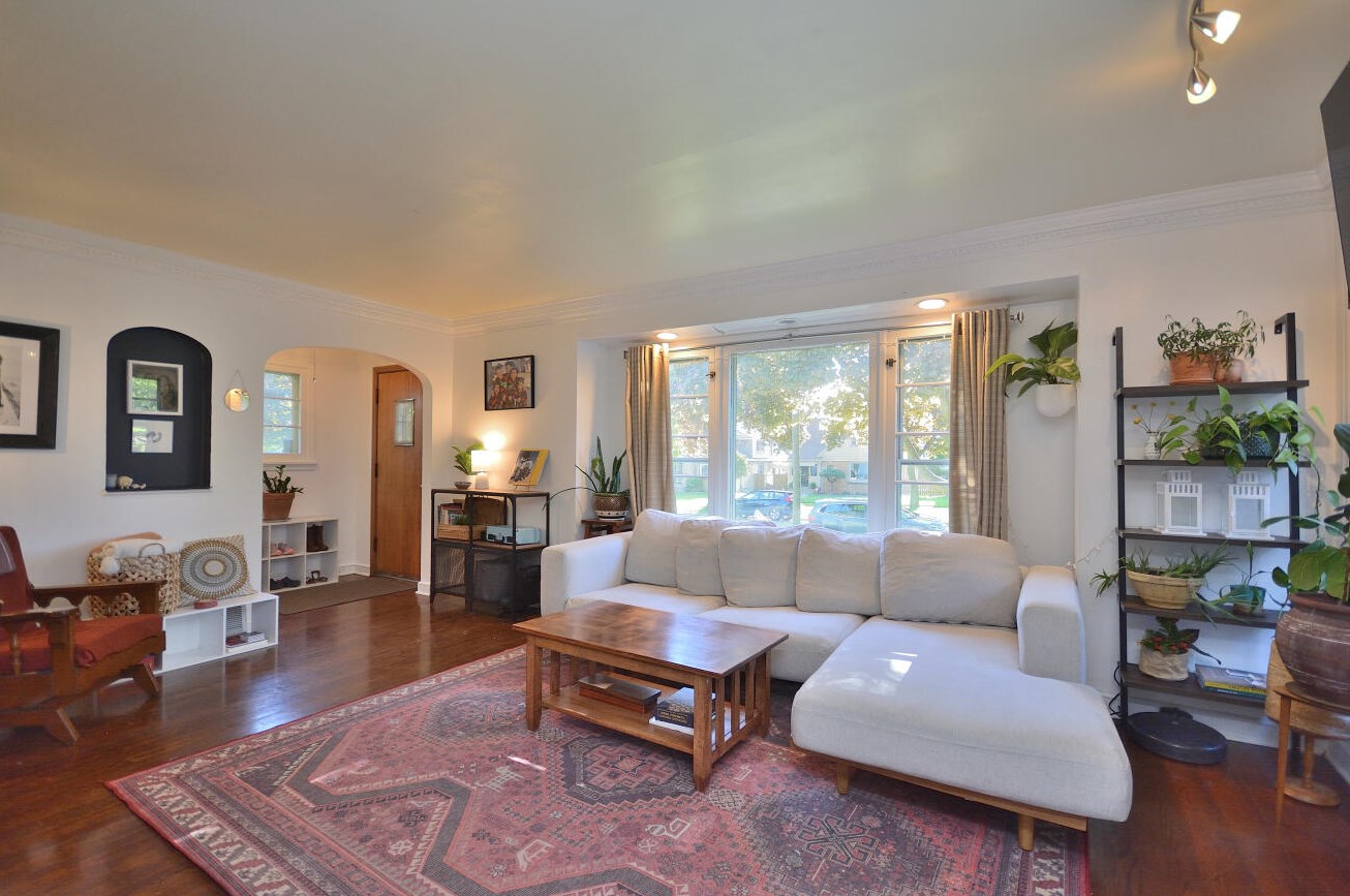 3743 54 Blvd, Milwaukee WI 53216-2835 exterior