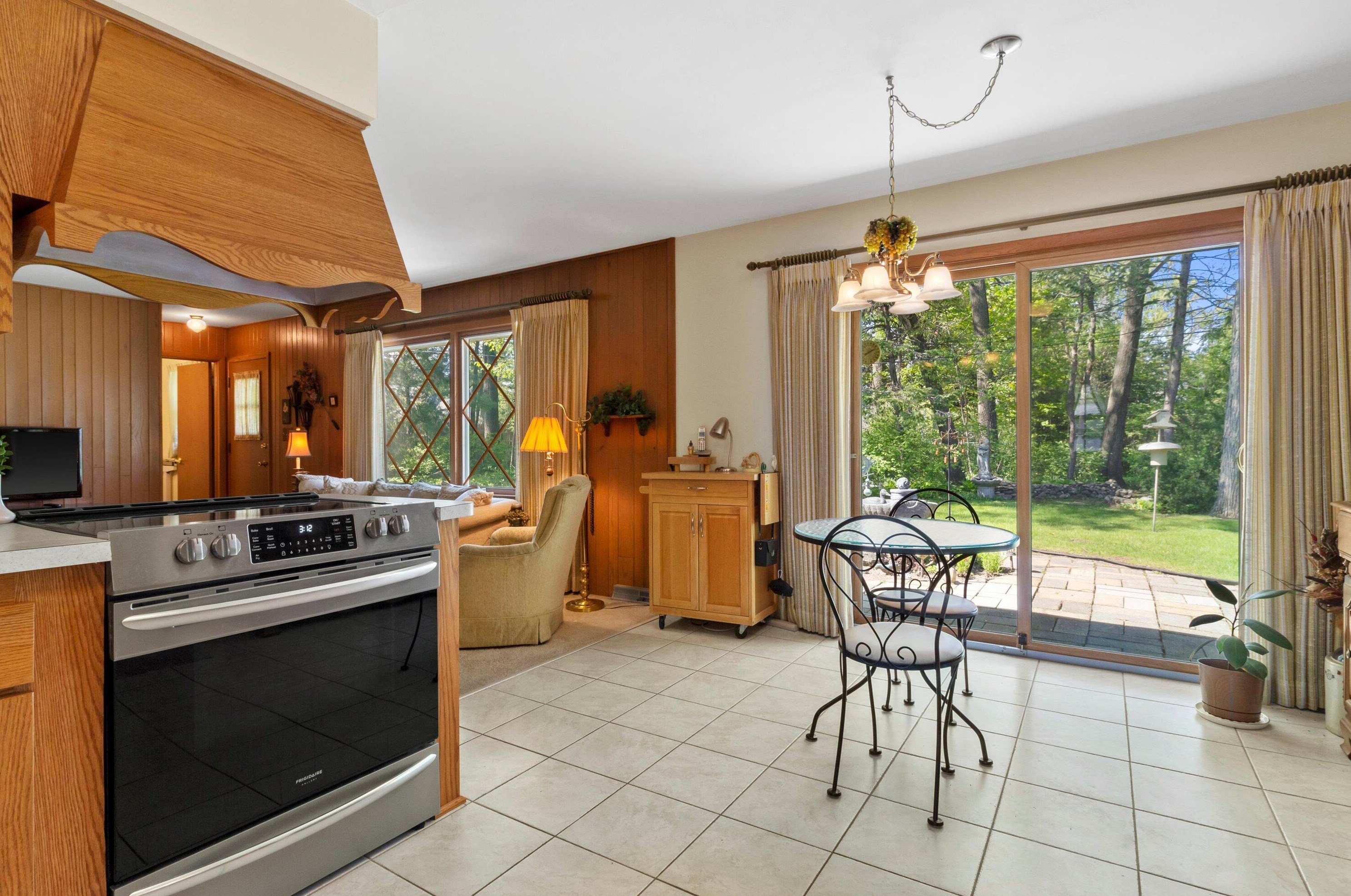 4602 83 St, Kenosha WI 53142-2015 exterior