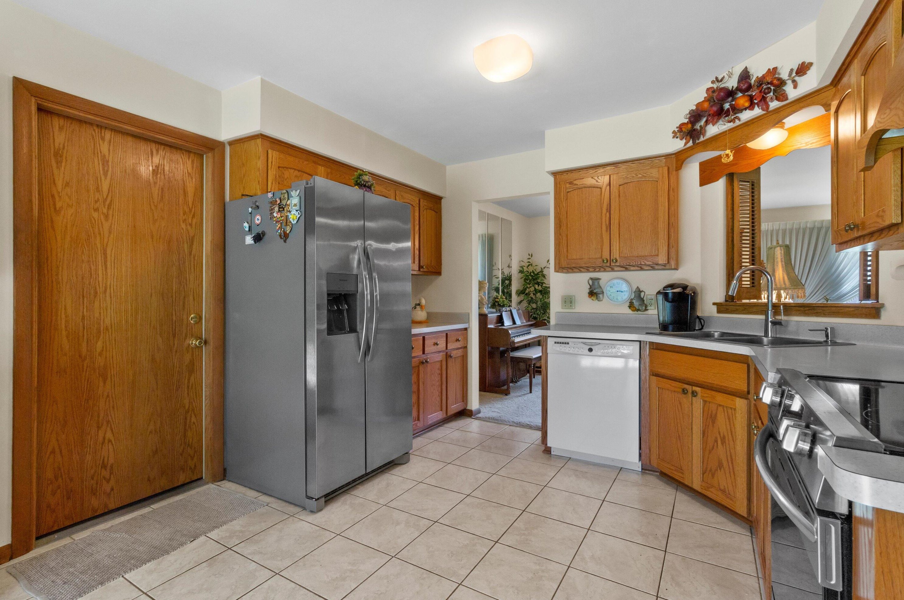 4602 83 St, Kenosha WI 53142-2015 exterior