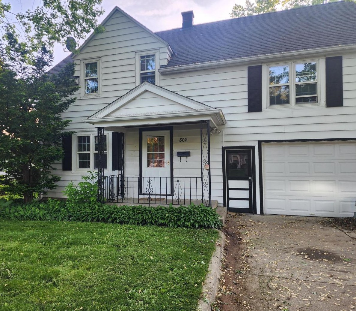 808 Sylvan Ter, Waukesha, WI 53188-2876
