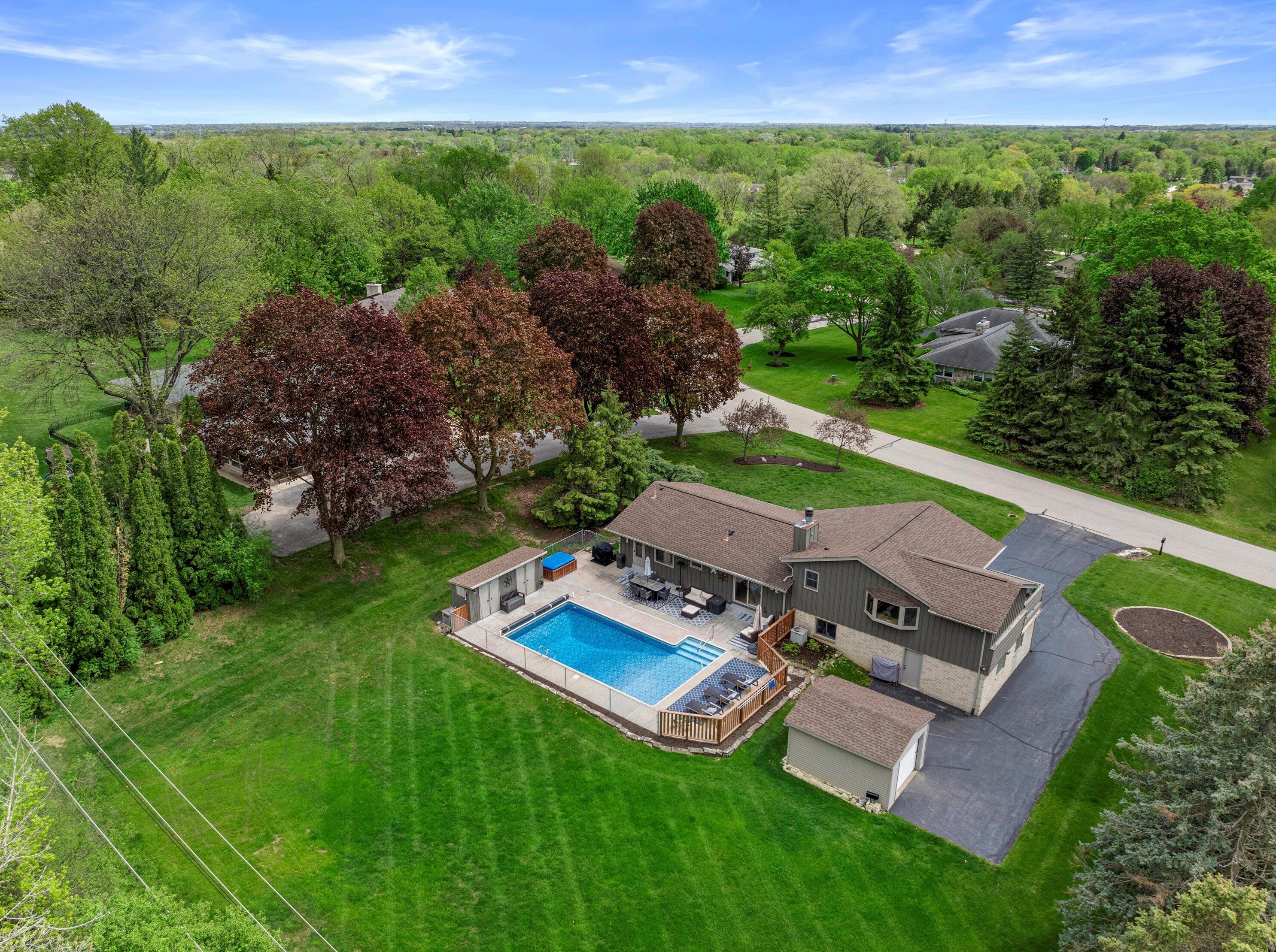 14510 Santa Rosa Dr, Brookfield, WI 53005-4121
