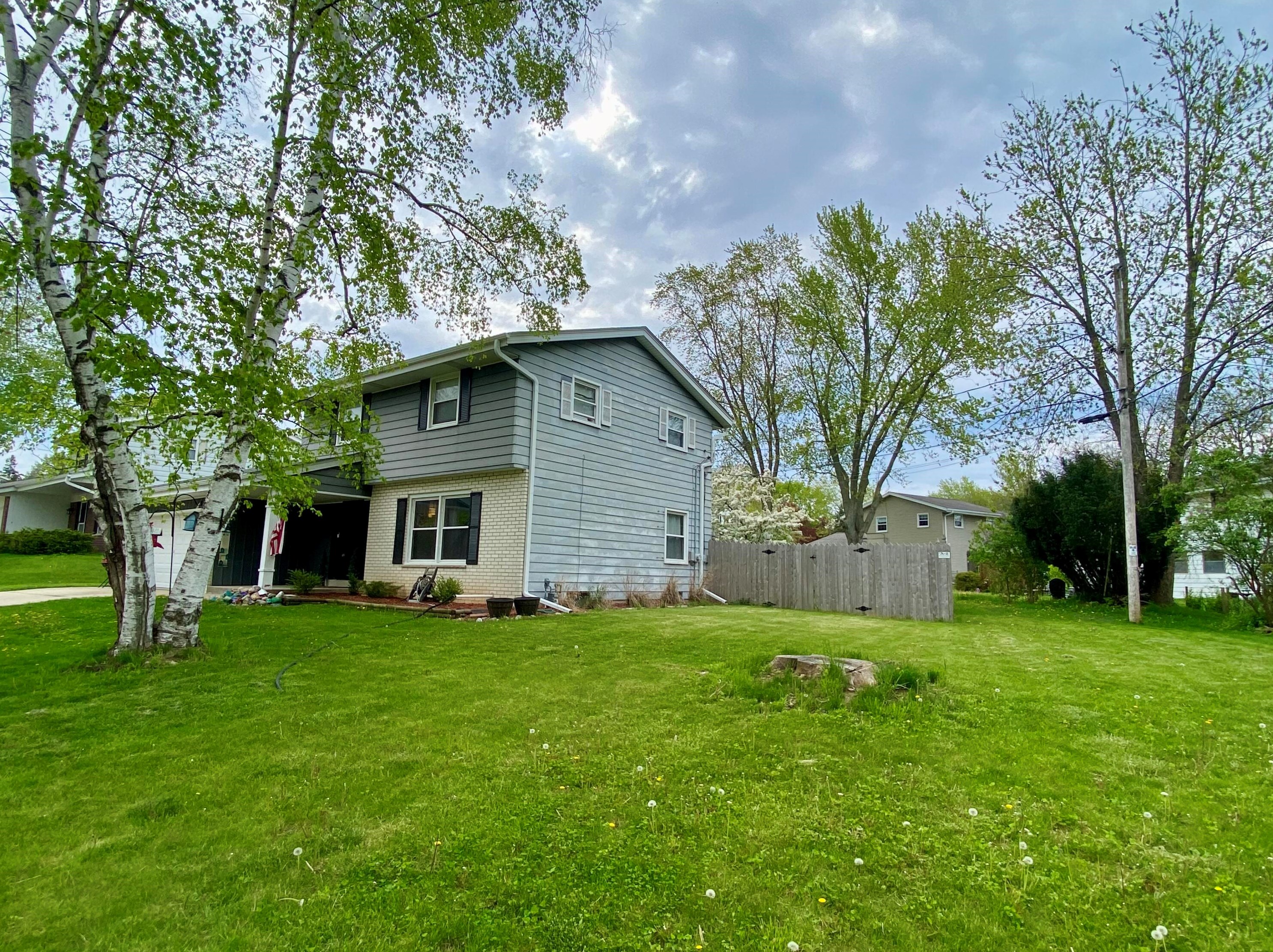 1522 Parkview Ln, Port Washington, WI 53074-1132