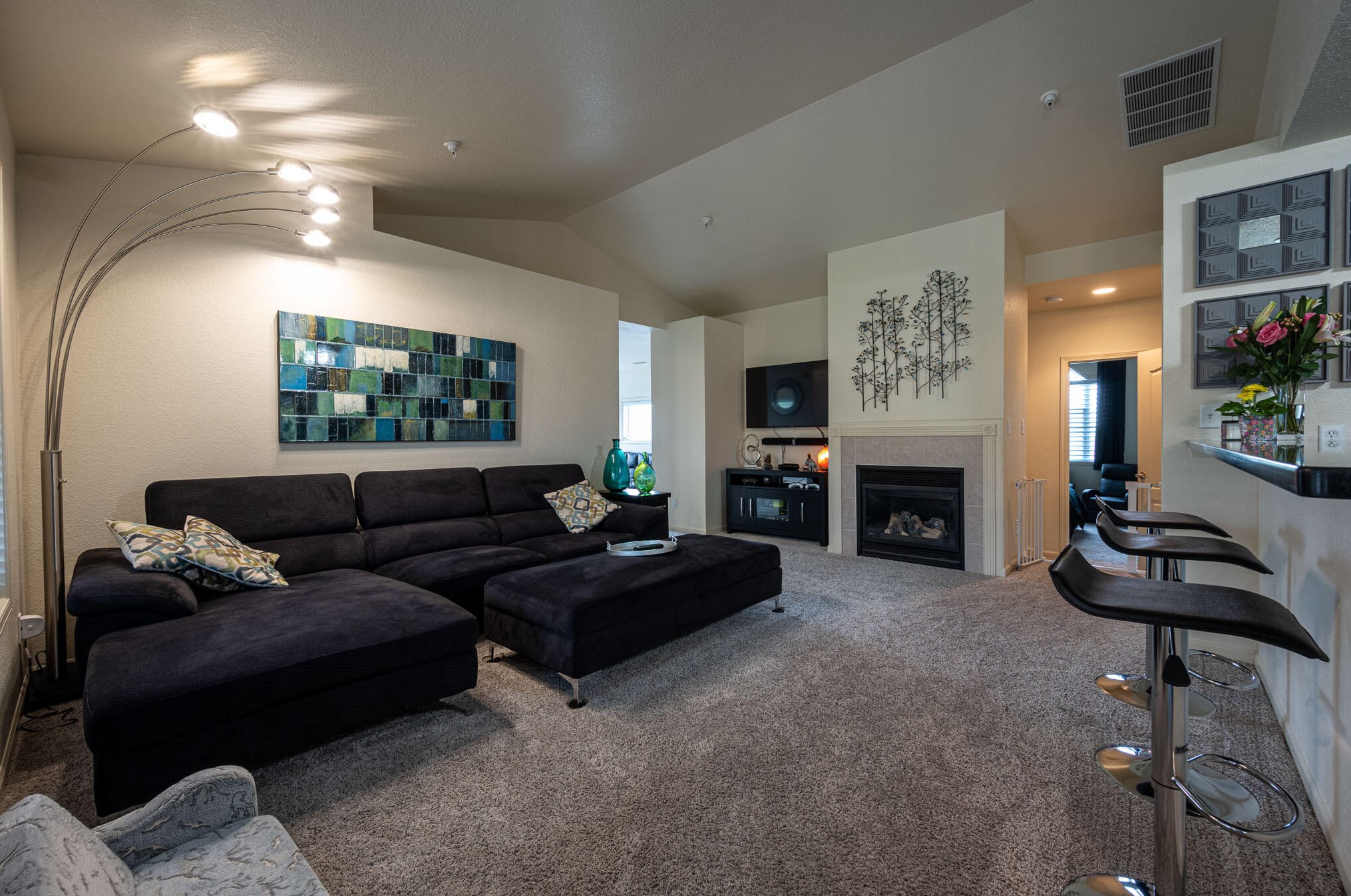 9387 Cobblestone Way, Hales Corners, WI 53132-7512