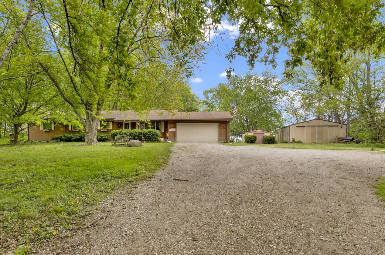 625 61st Dr, Union Grove, WI 53182