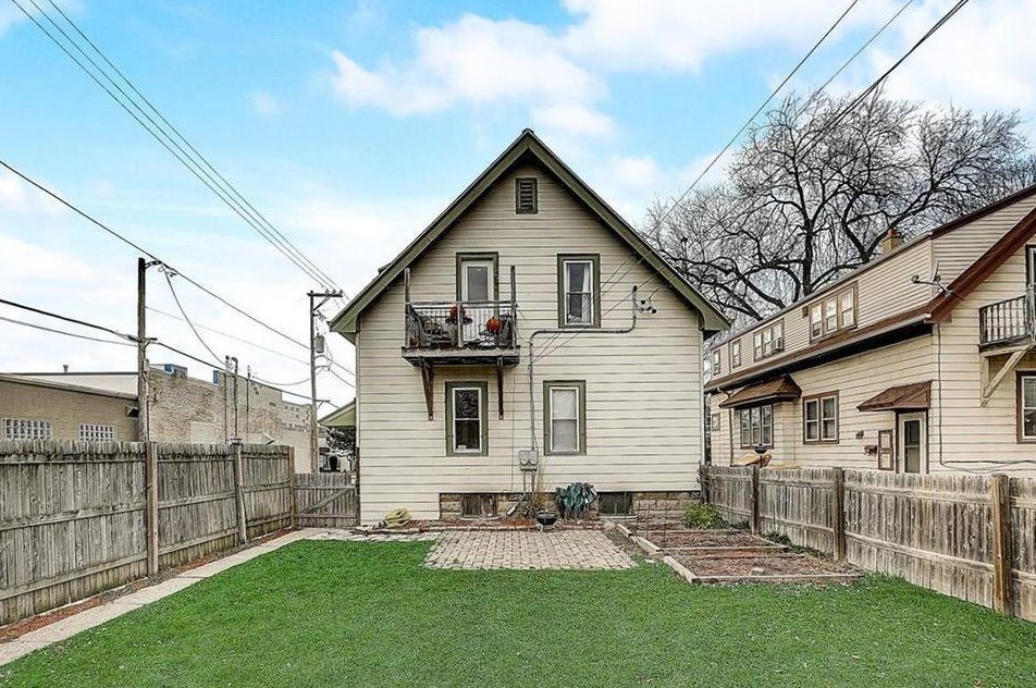 2322 67th St, Milwaukee WI 53219-2049 exterior