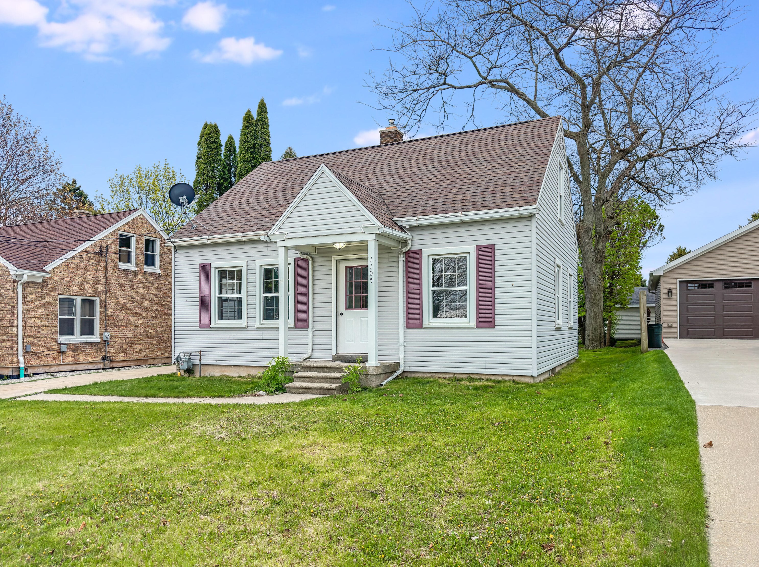 1105 Dewey St, Manitowoc, WI 54220