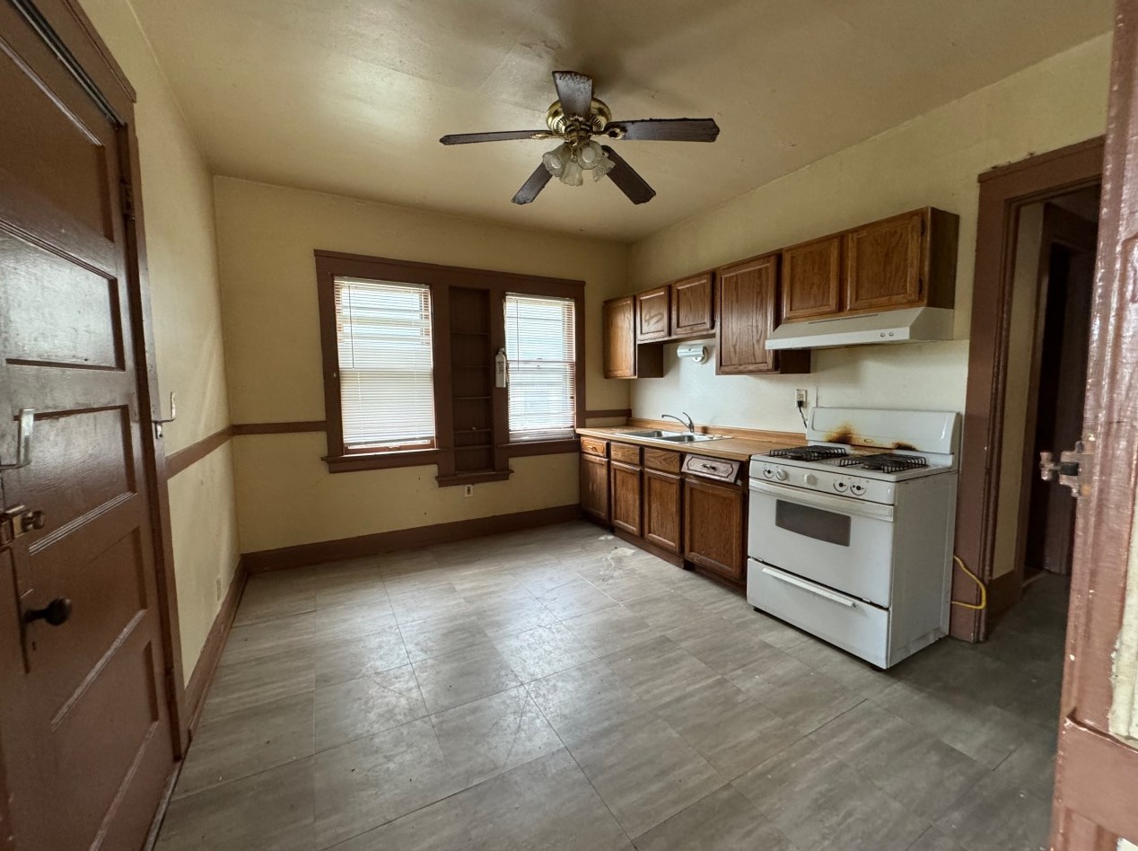 2444 40th St, Milwaukee WI 53210-3015 exterior