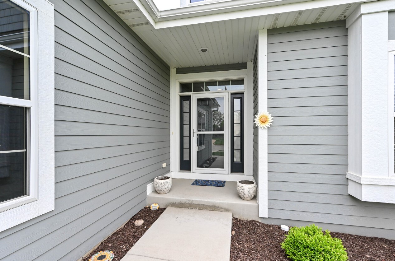 1909 Big Bend Rd, Waukesha, WI 53189