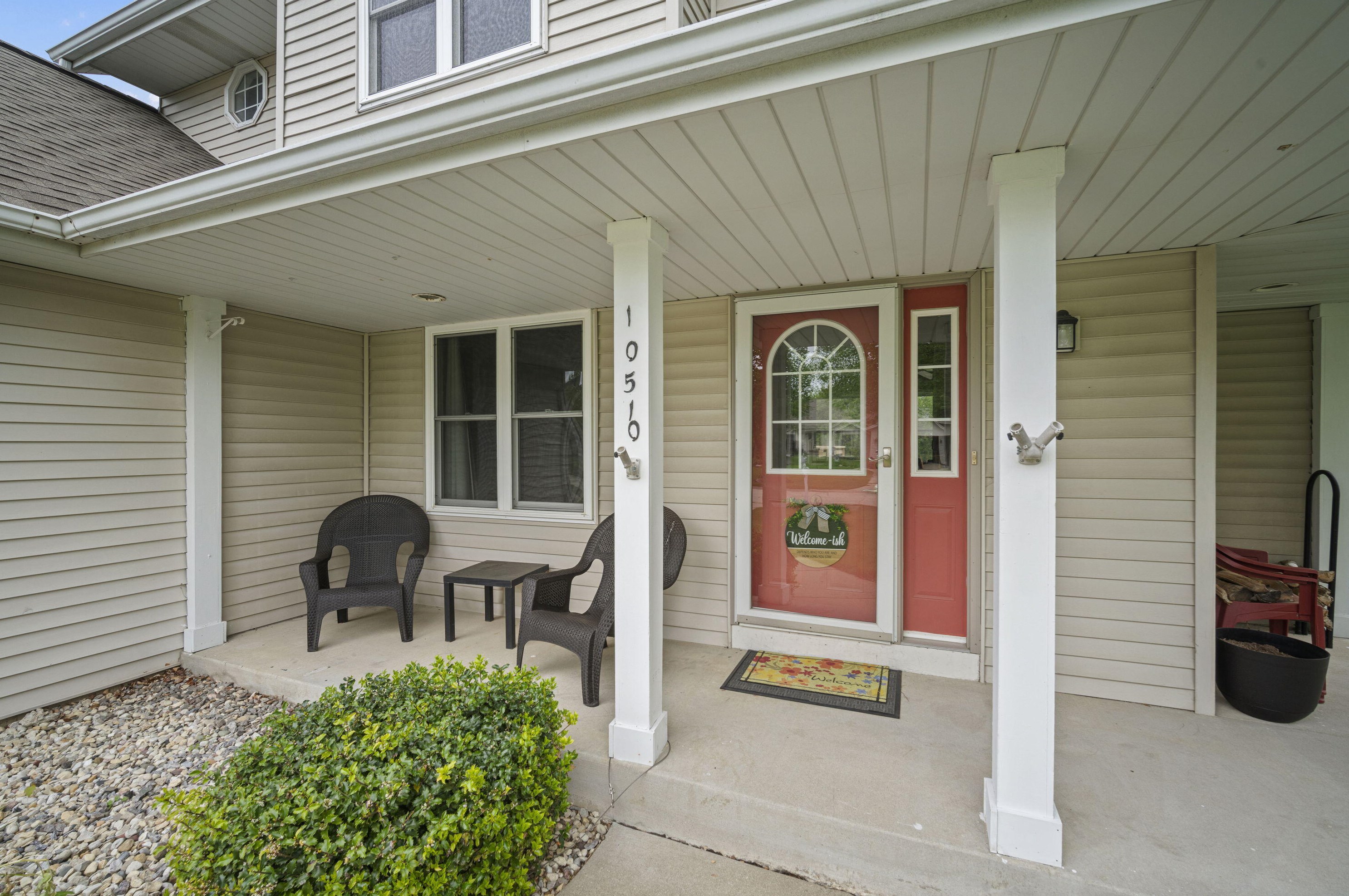 10510 Jessica Dr, Oak Creek, WI 53154-6429