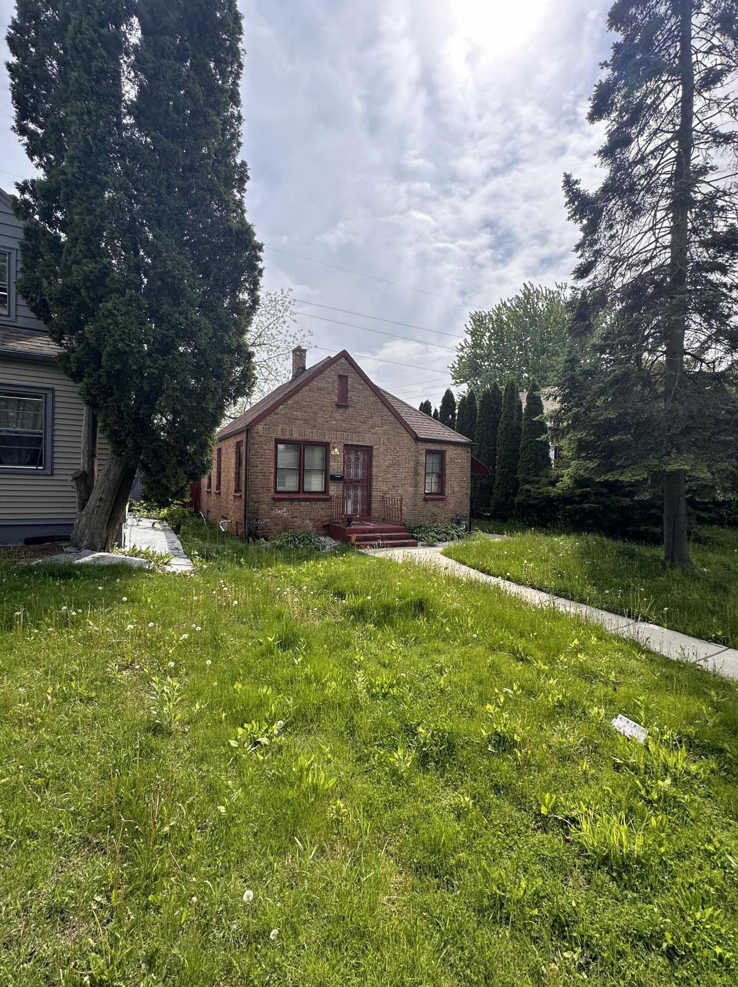 1961 Purdue St, Milwaukee, WI 53209-6445