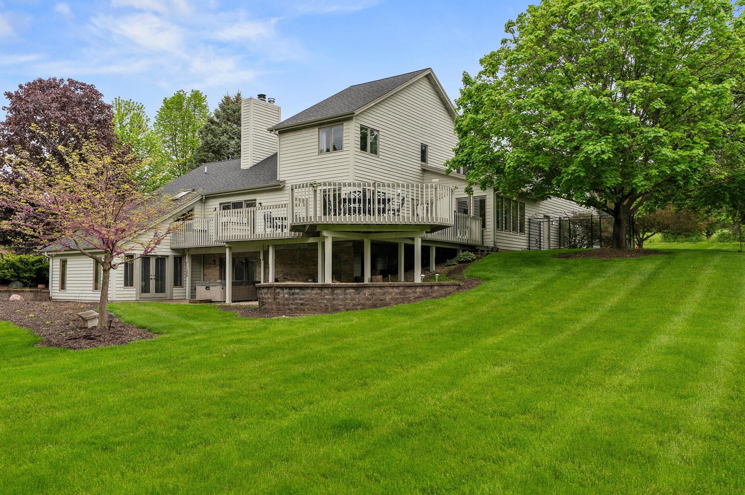 323 Loftwood Ter, Colgate, WI 53017-9348