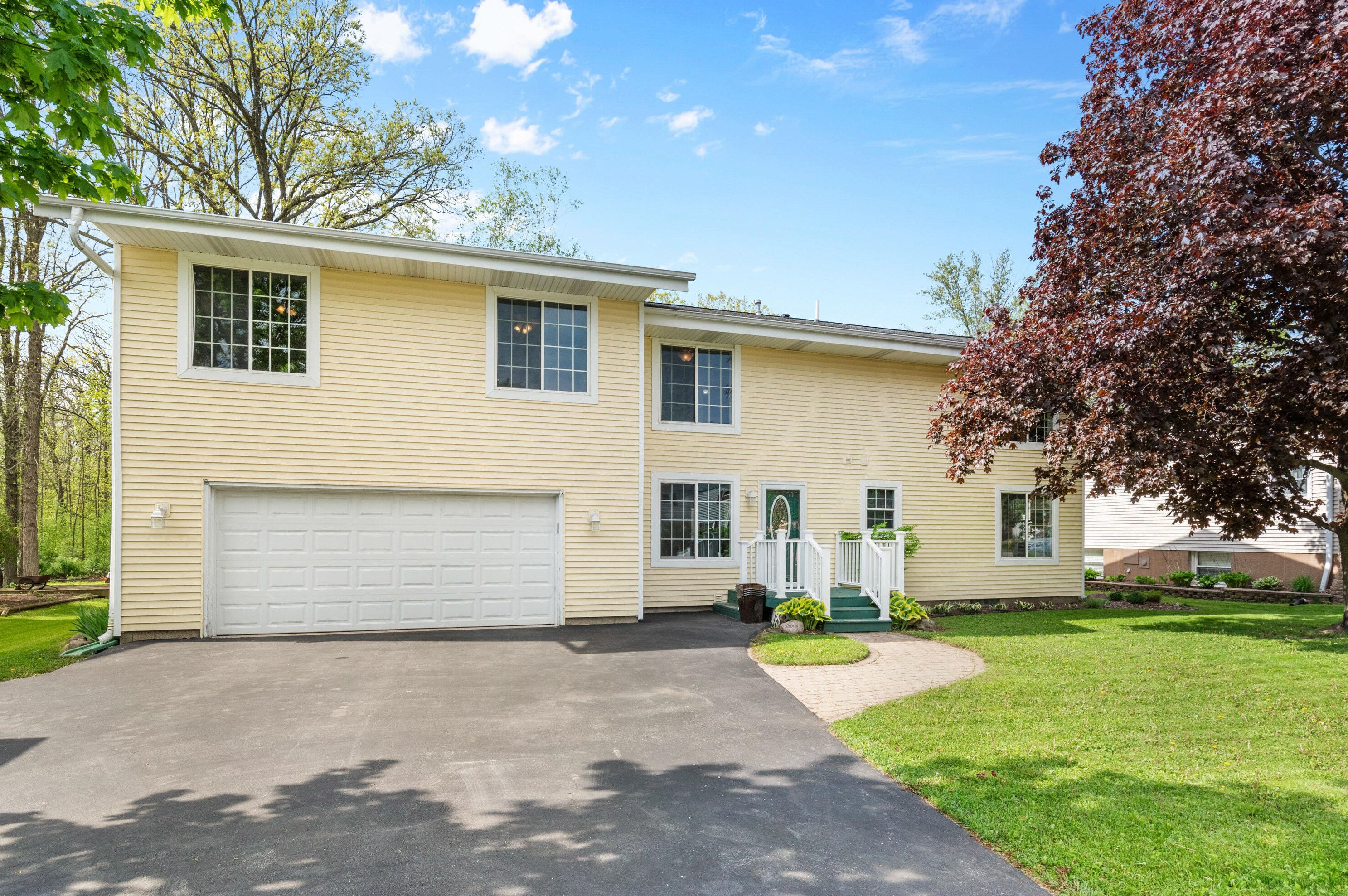 133 W Paradise Dr, West Bend, WI 53095