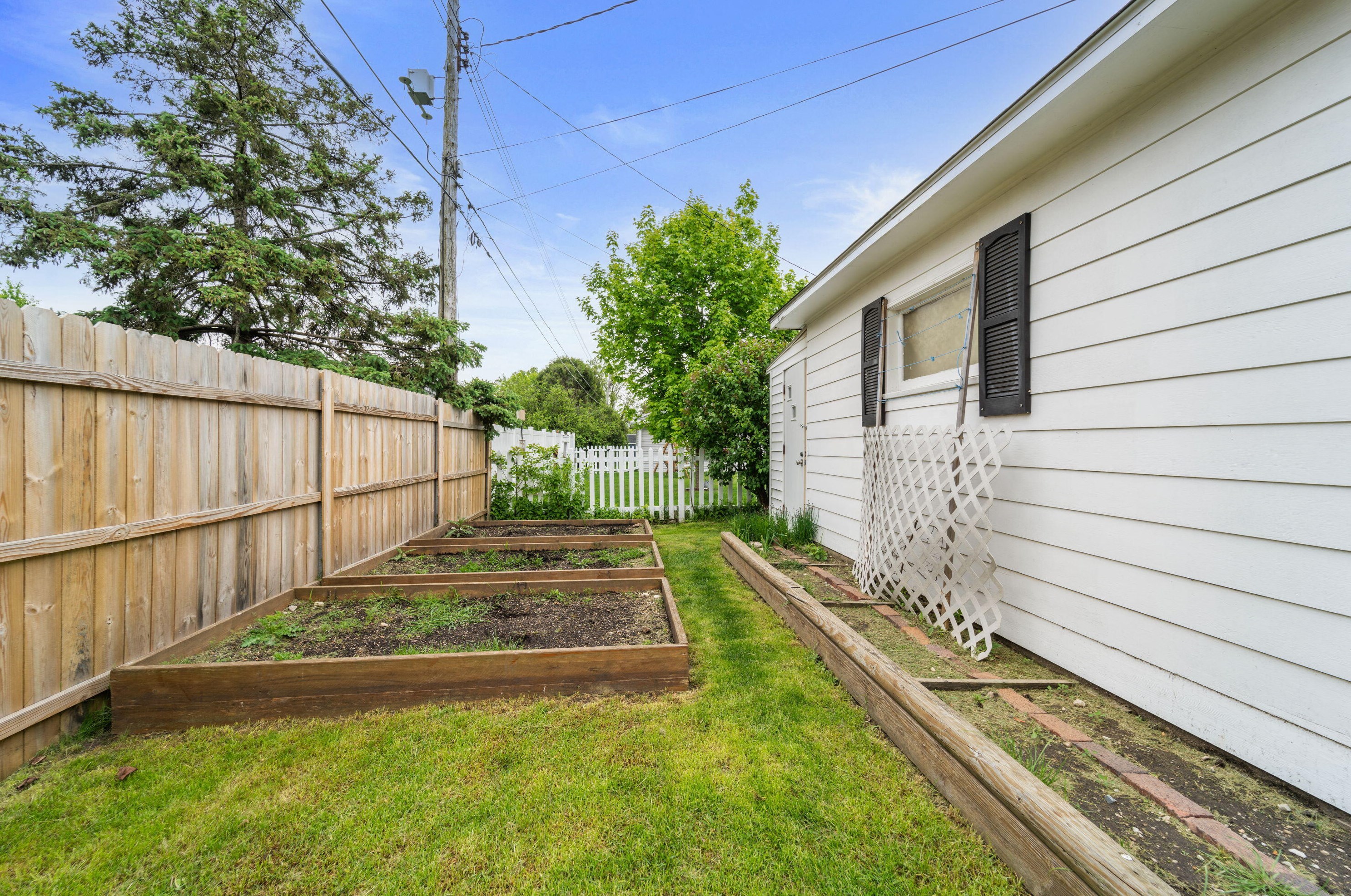 4014 73rd St, Milwaukee WI  53220-2312 exterior