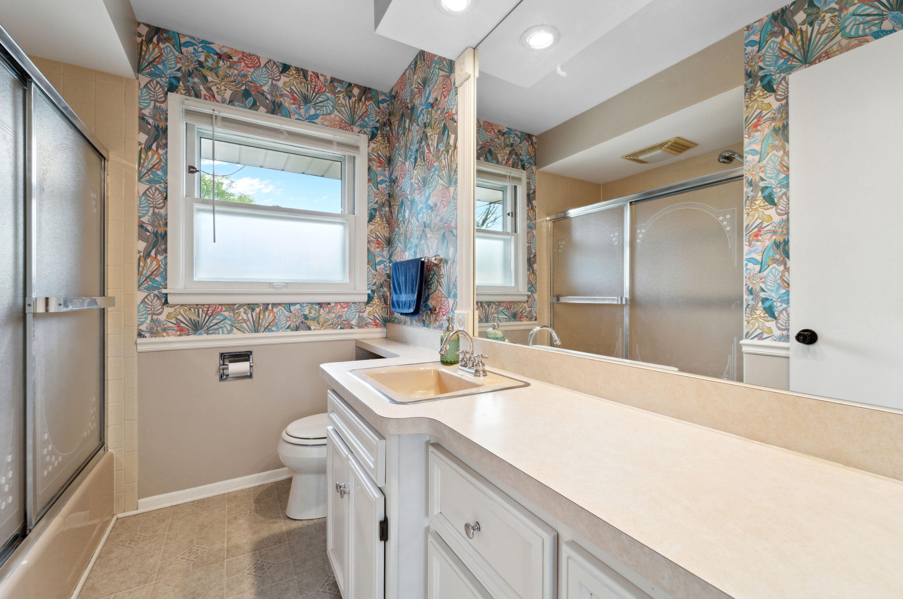 4014 73rd St, Milwaukee WI  53220-2312 exterior