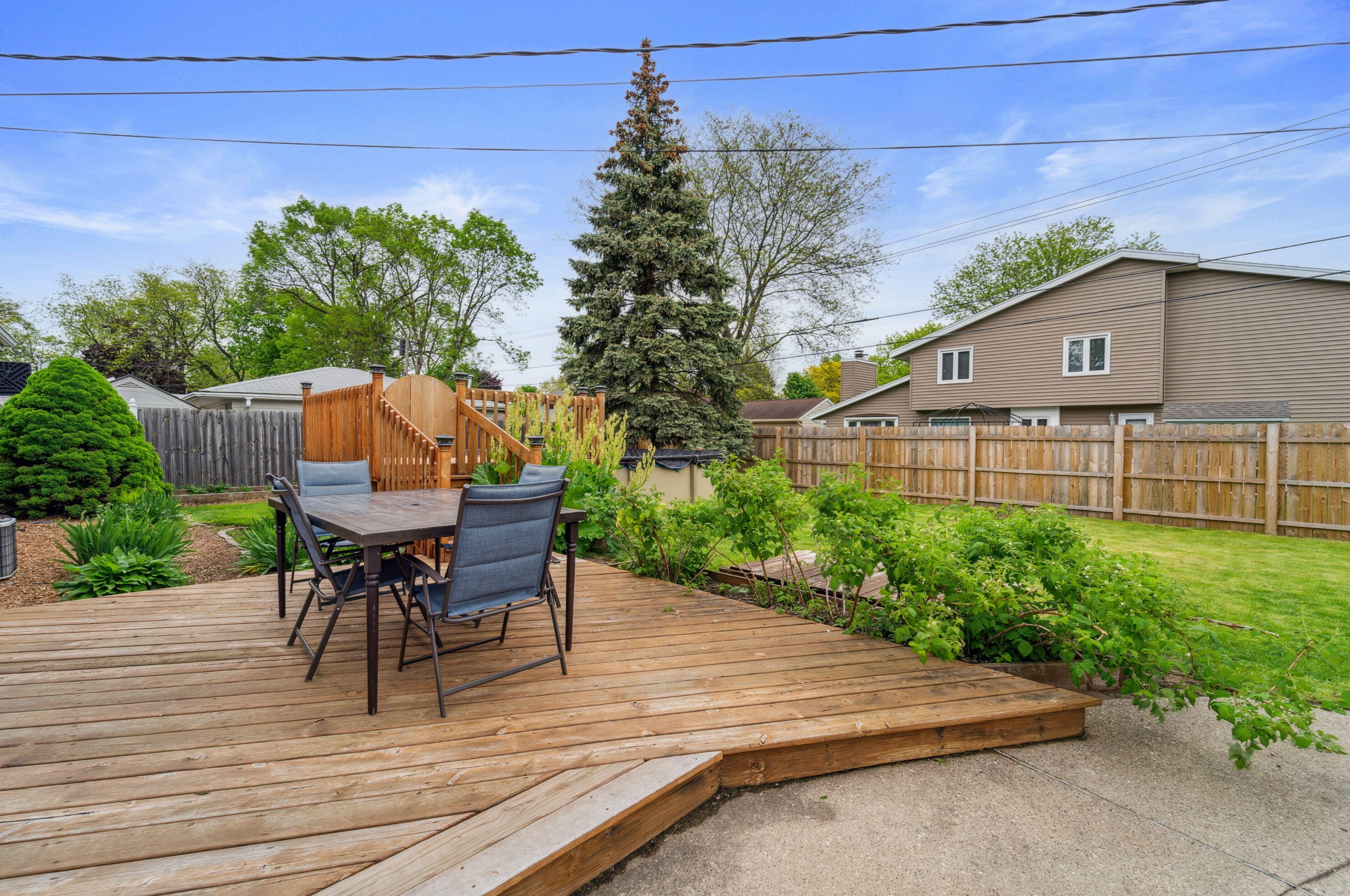 4014 73rd St, Milwaukee WI  53220-2312 exterior