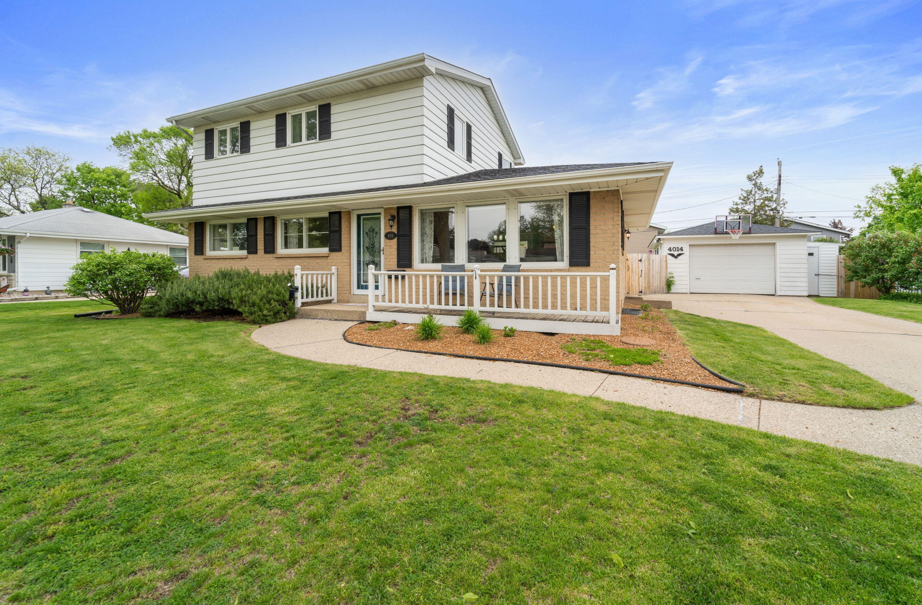 4014 73rd St, Milwaukee WI  53220-2312 exterior