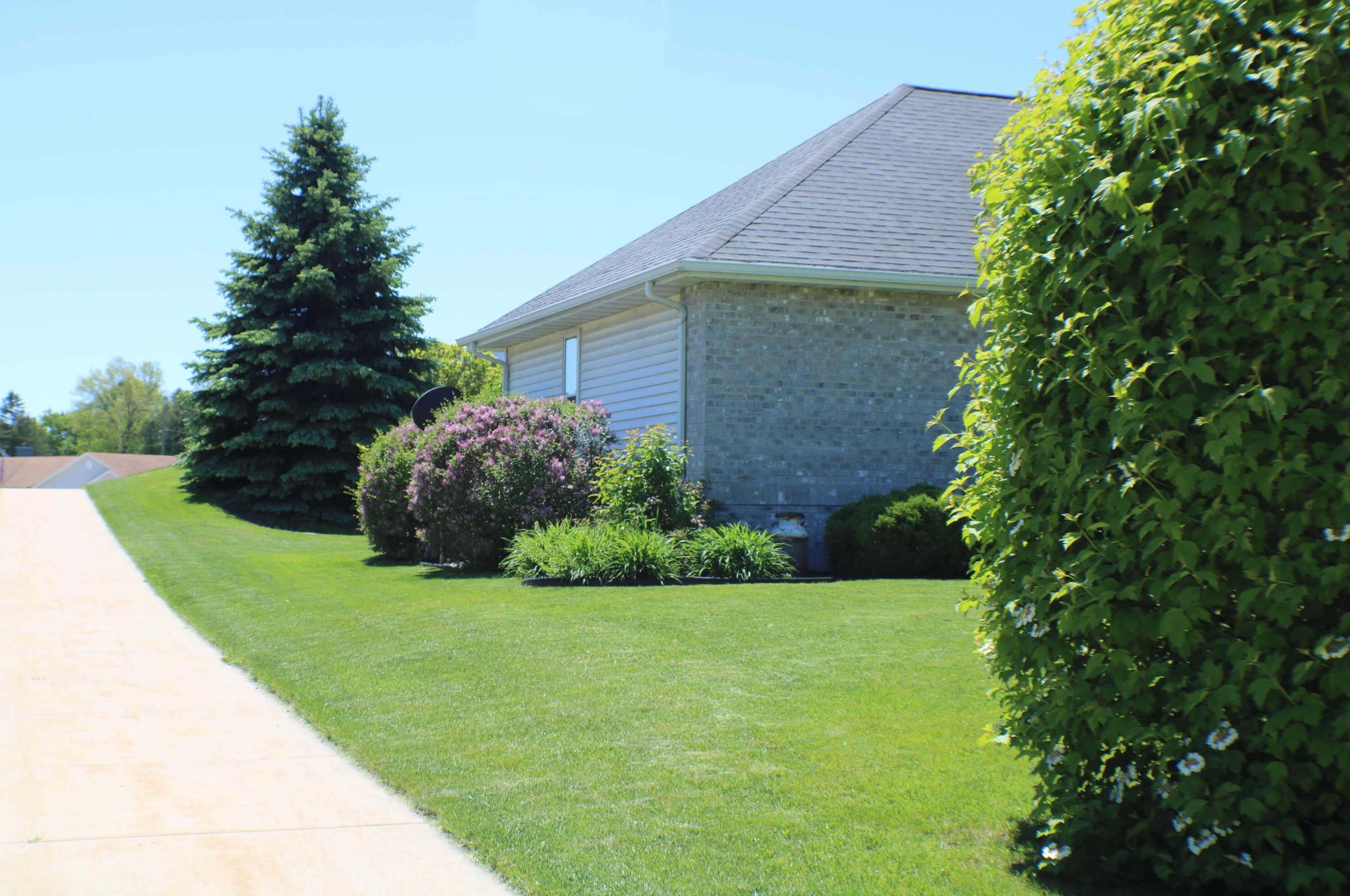 4801 Veranda Ct, Manitowoc WI 54220-8318 exterior