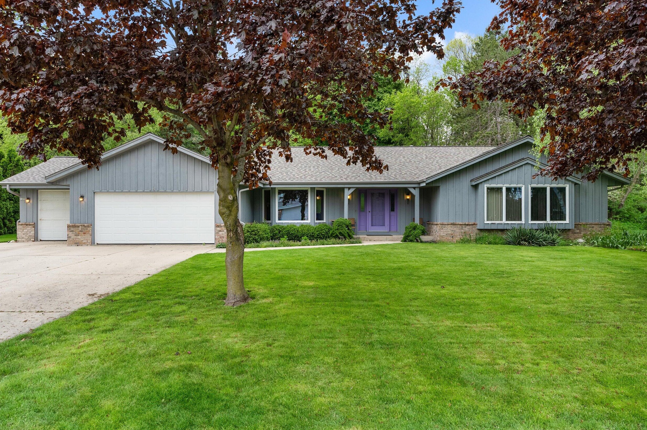 7255 Redwood Rd, Milwaukee WI 53209-2164 exterior