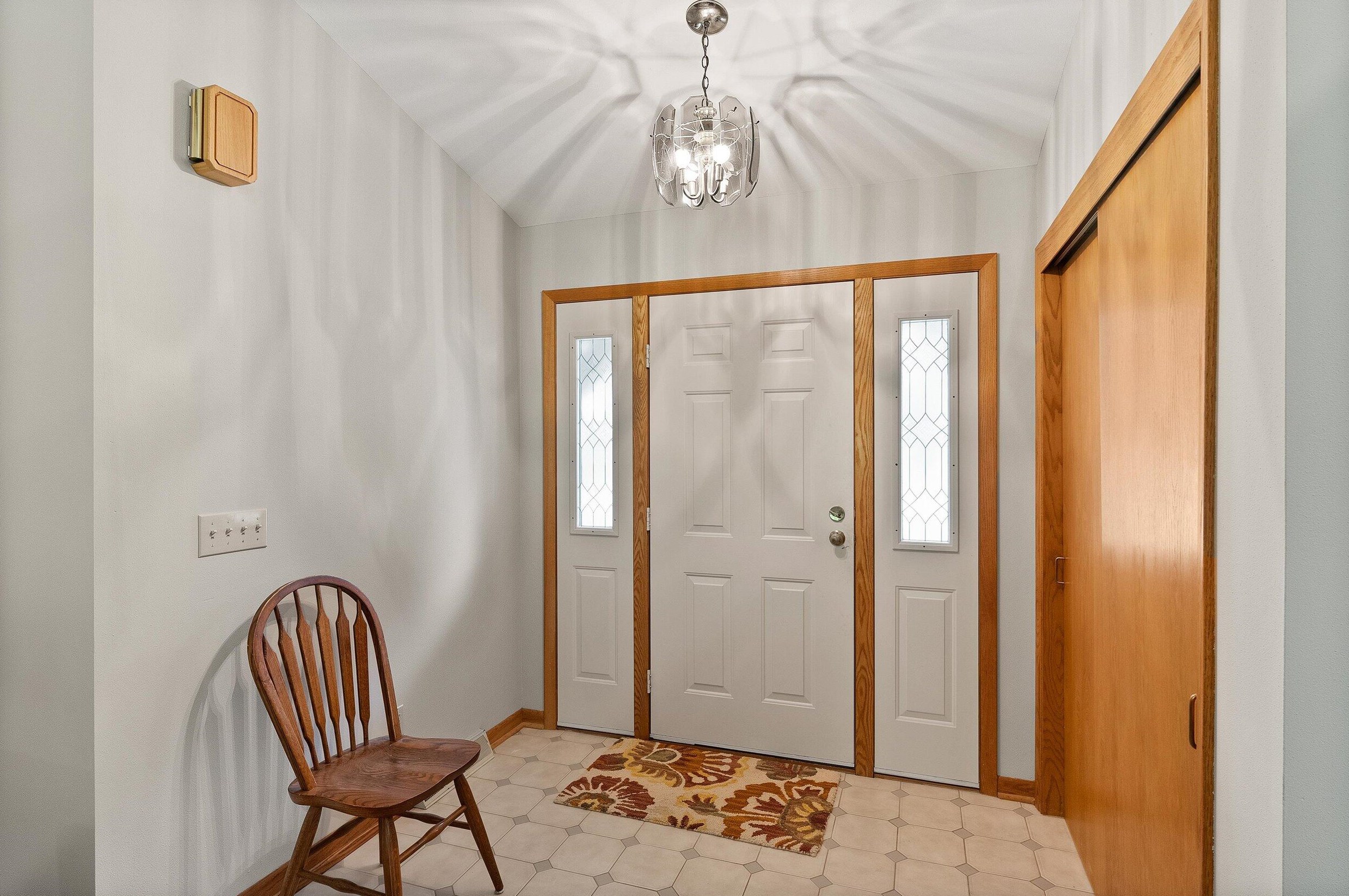 7255 Redwood Rd, Milwaukee WI 53209-2164 exterior