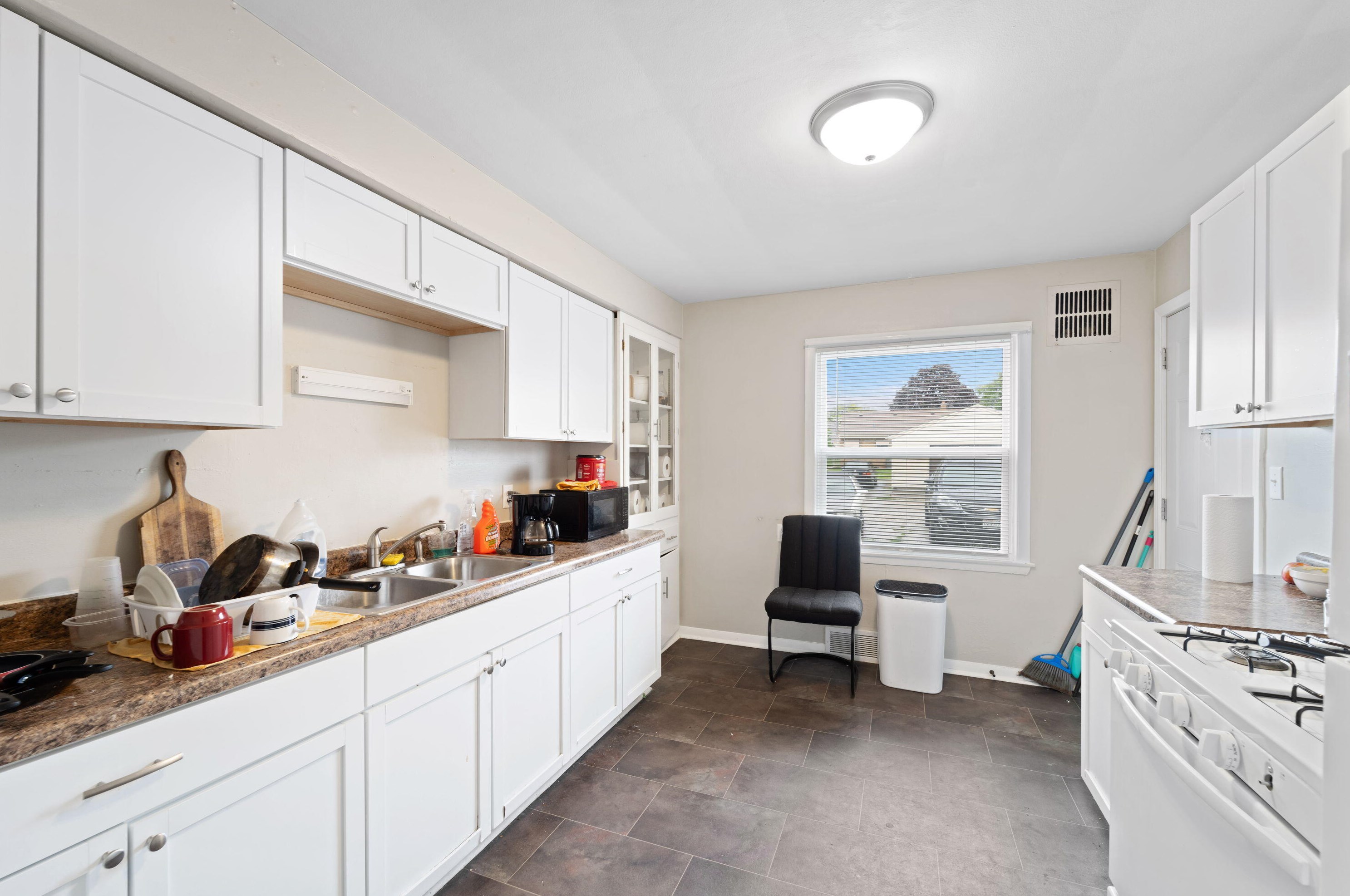 3201 35, Milwaukee WI 53215-4127 exterior