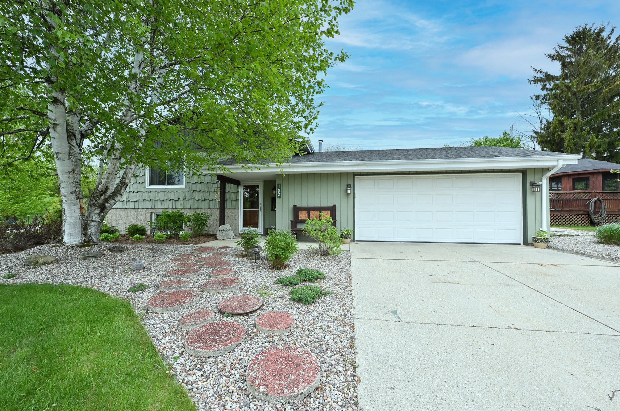 1604 Terry Dale Dr, West Bend, WI 53090