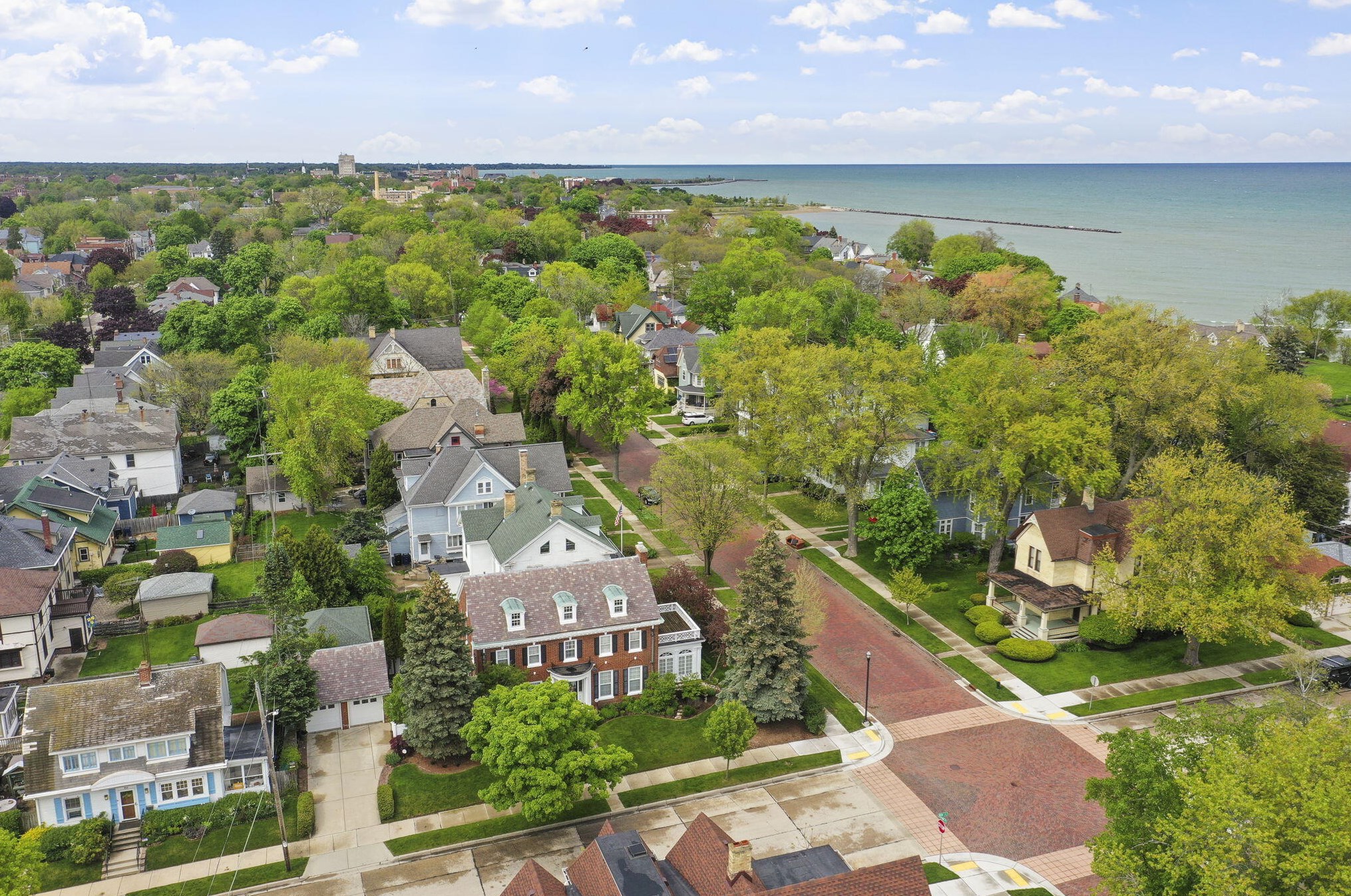410 18th St, Racine, WI 53403-2746