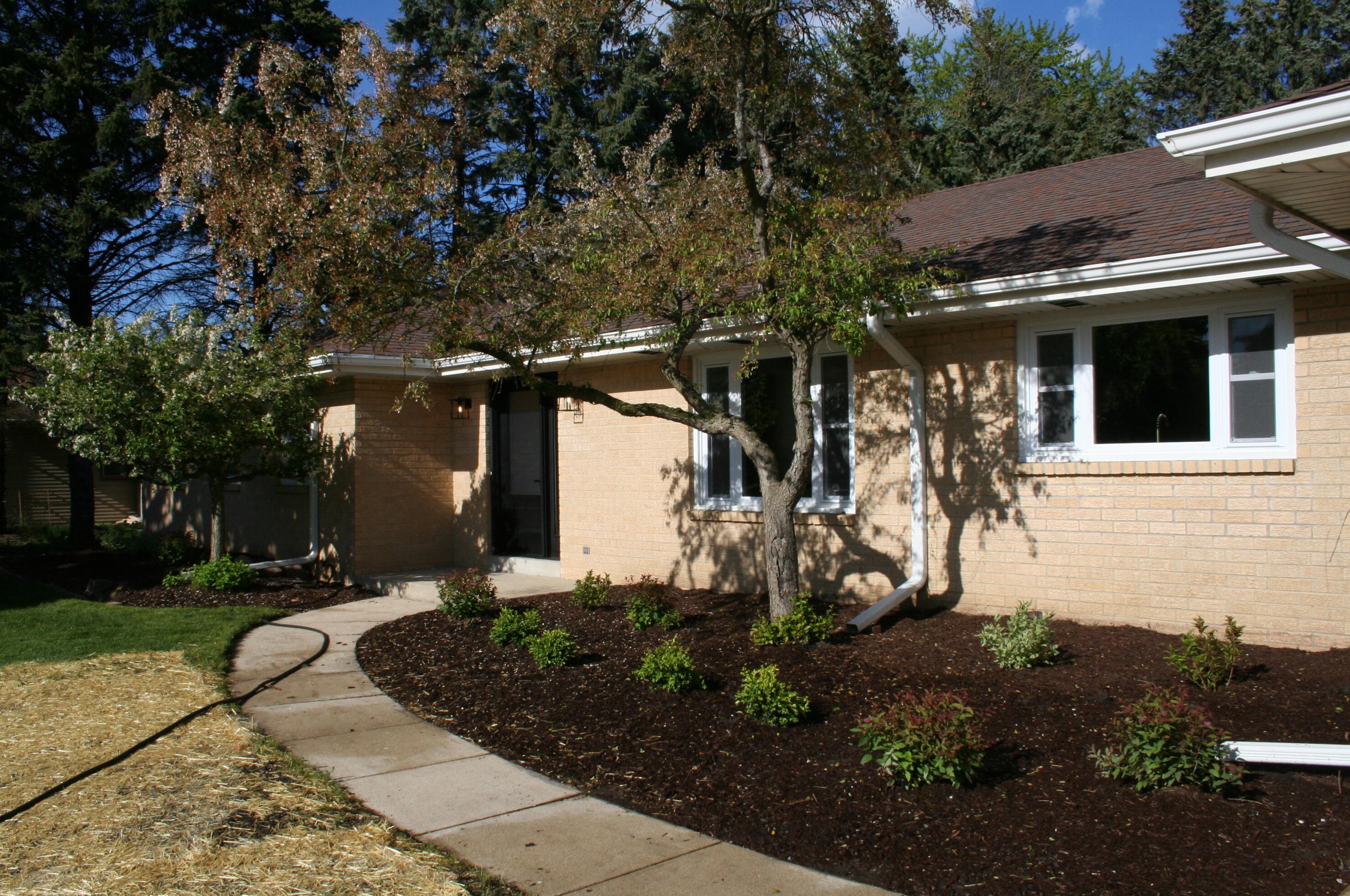 4841 Main St, Racine, WI 53402-2552