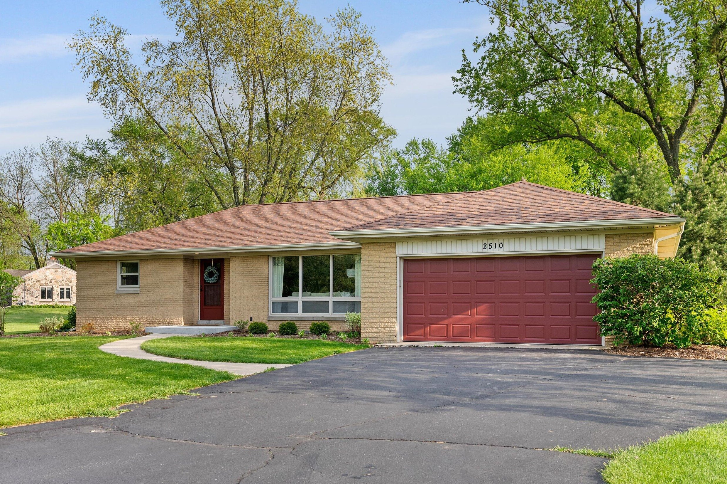 2510 Rockway Ln, Brookfield, WI 53005-4571