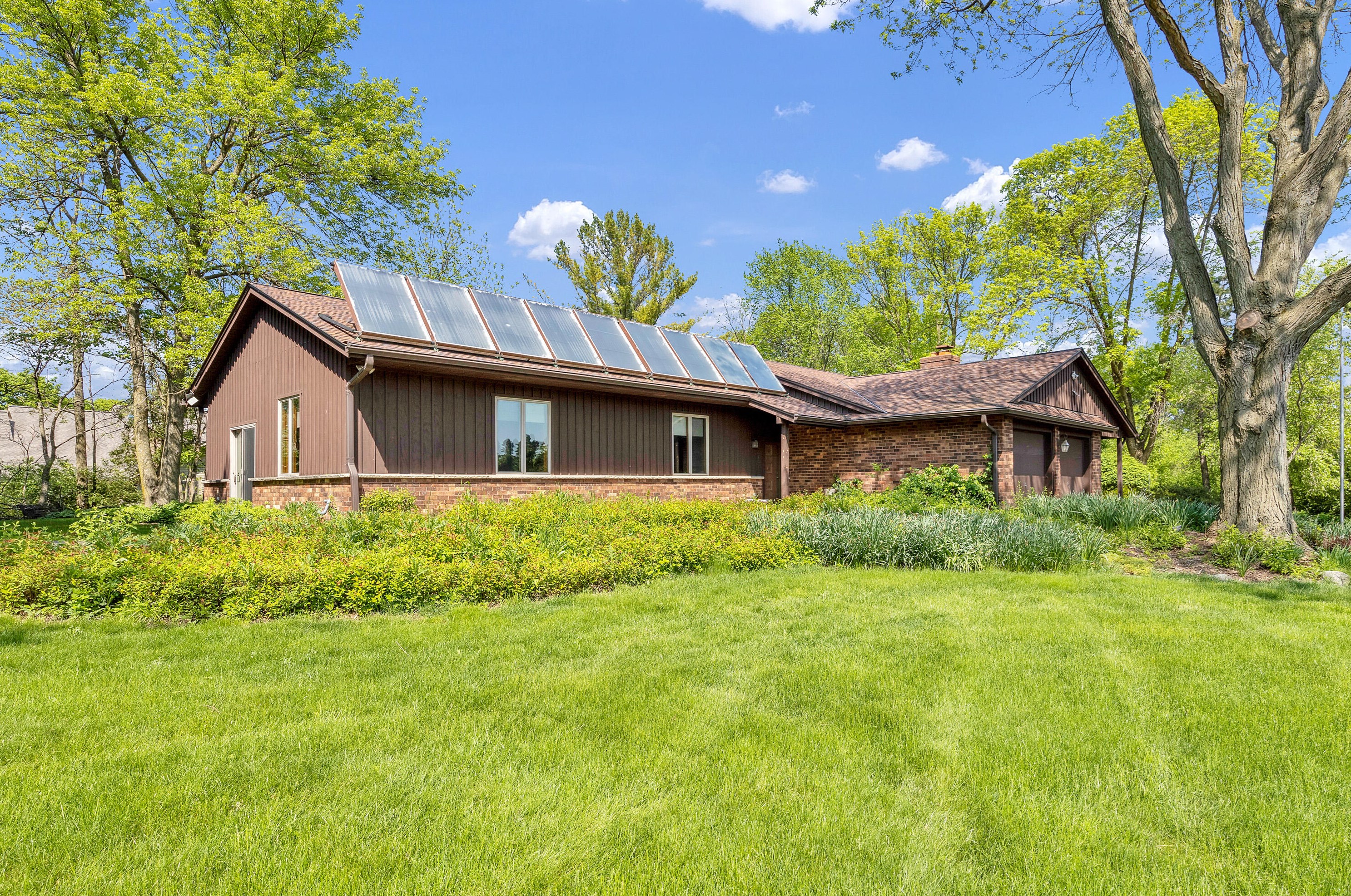 180 Stockton Ct, Brookfield, WI 53005-7927