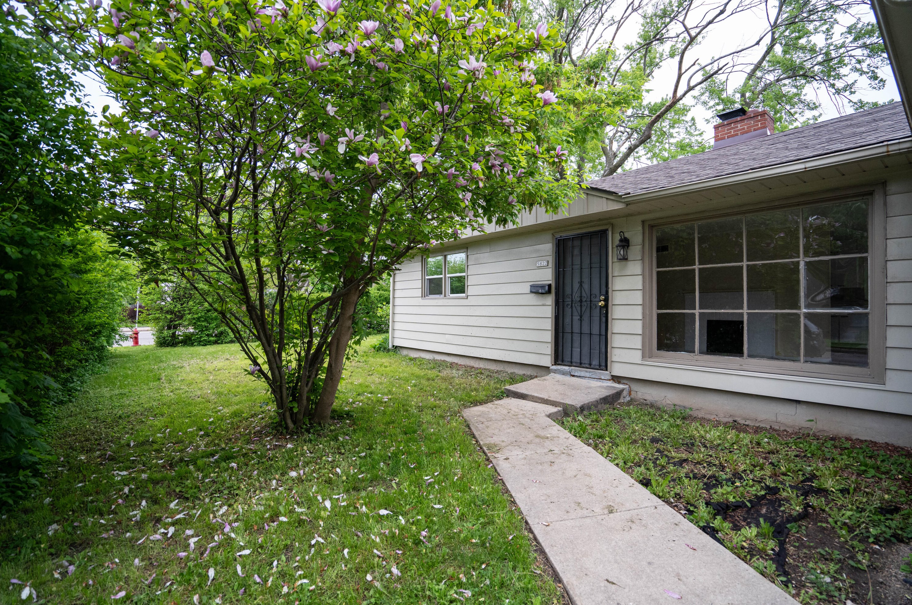 5822 Thurston Ave, Milwaukee, WI 53218-2436