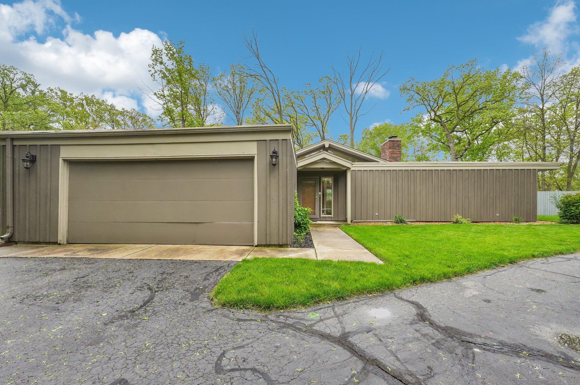 4623 Knollwood Dr, Racine, WI 53405-4825