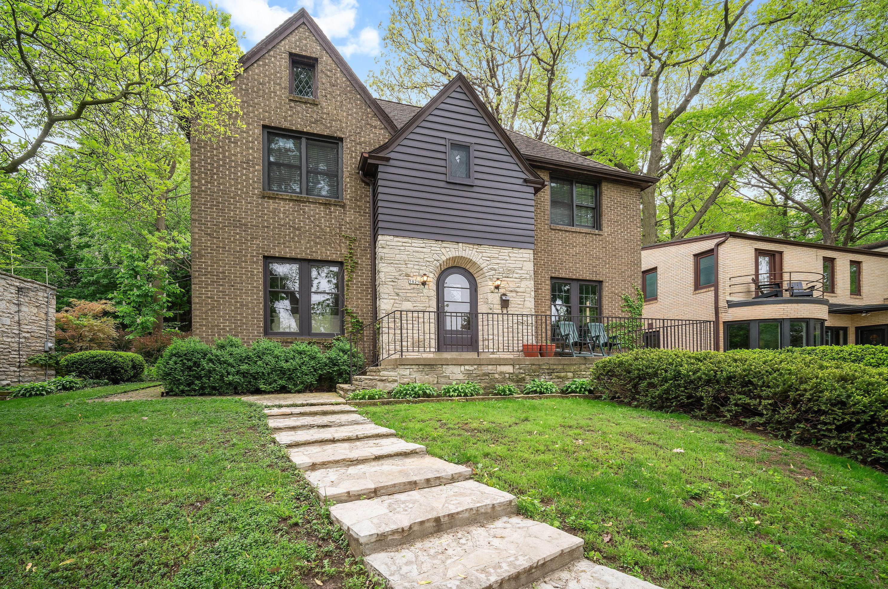 5829 Trenton Pl, Milwaukee, WI 53213-3225