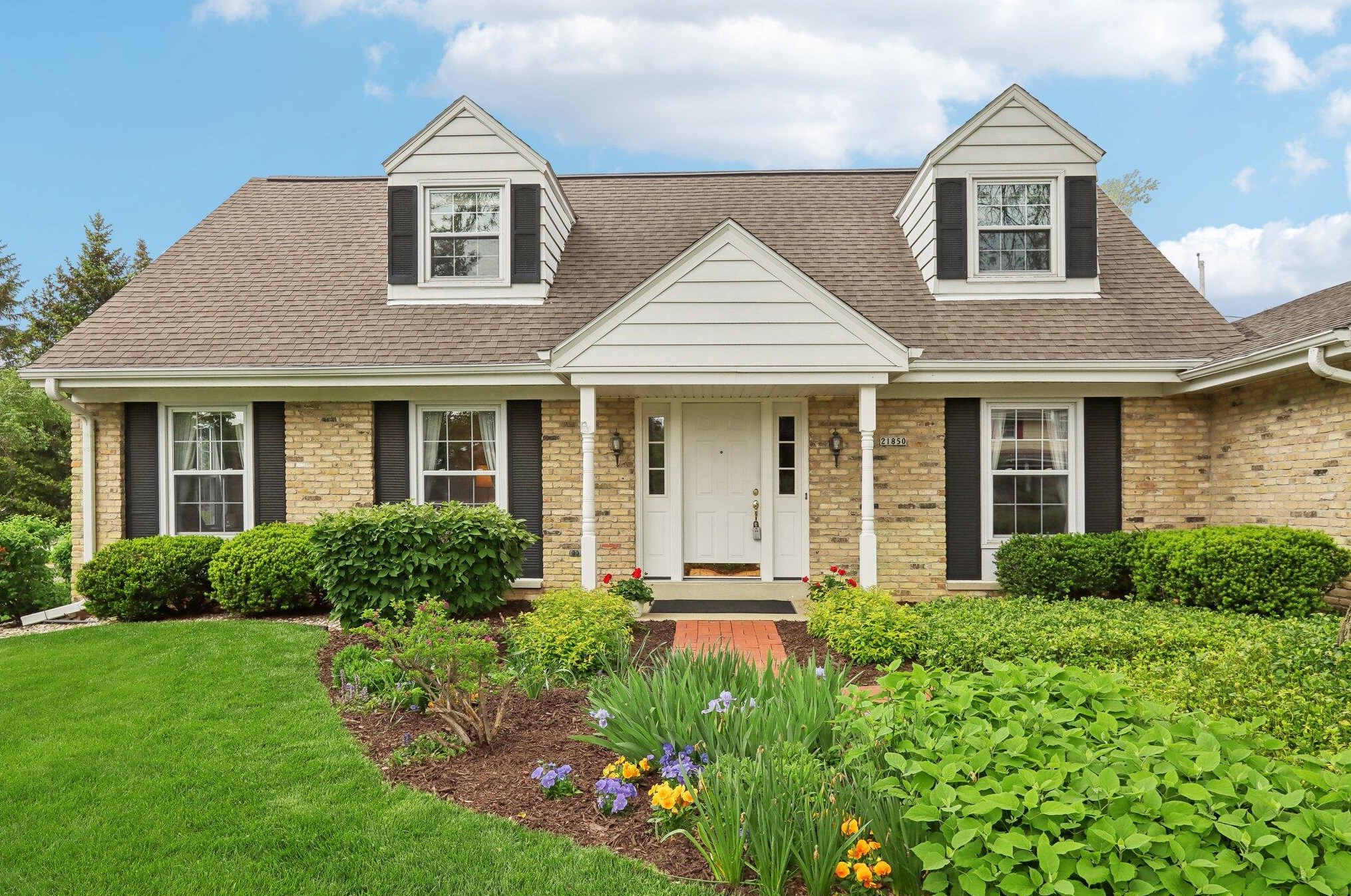 21850 Valiant Dr, Brookfield, WI 53045