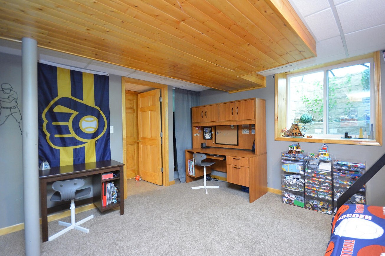 8104 Hadley St, Milwaukee WI 53212-2543 exterior