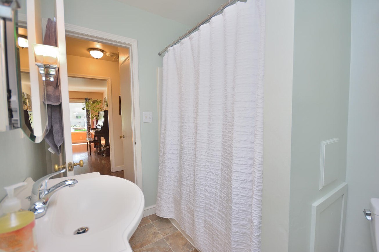 8104 Hadley St, Milwaukee WI 53212-2543 exterior