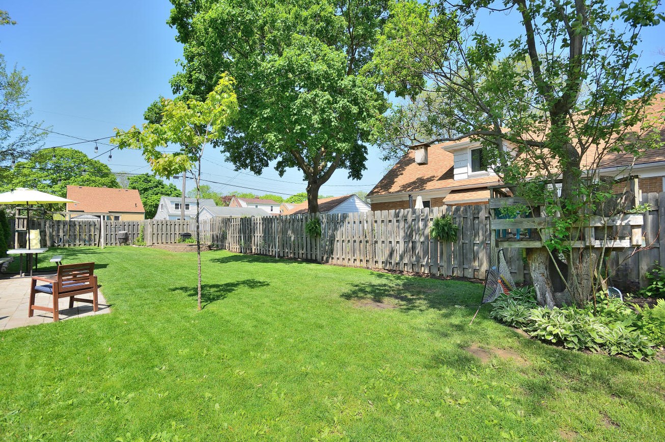 8104 Hadley St, Milwaukee WI 53212-2543 exterior