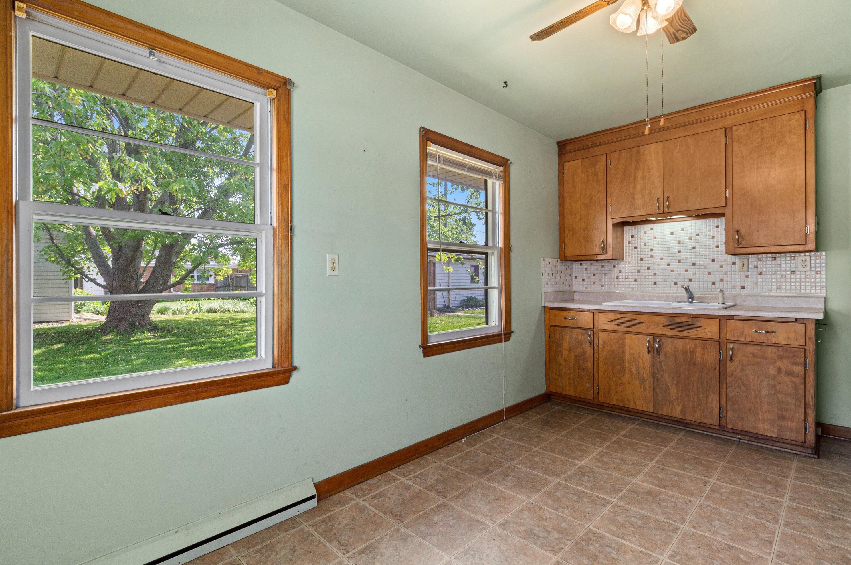 1223 Sheraton Dr, Racine, WI 53402-3342