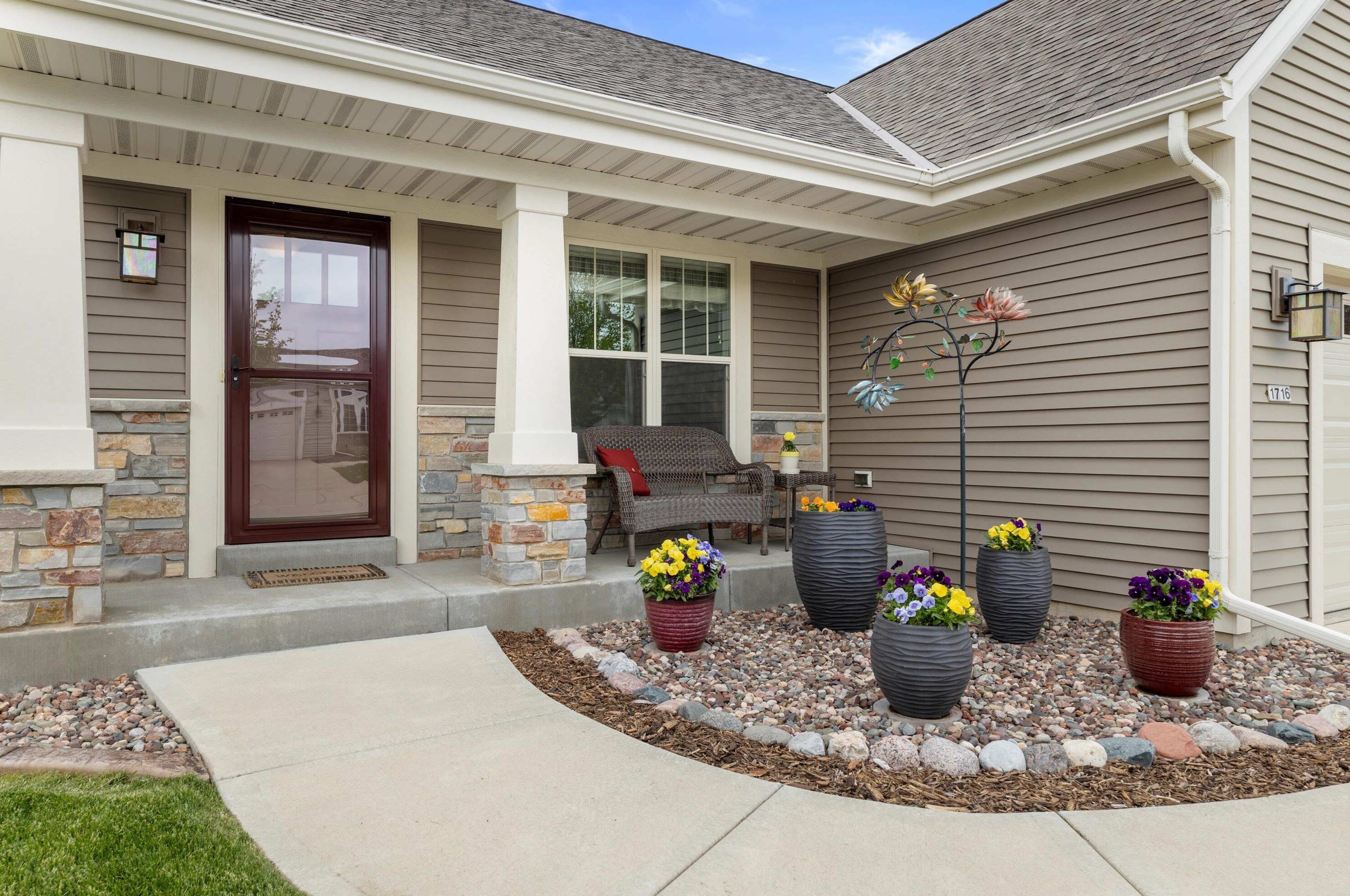 1716 Cloverview St, West Bend, WI 53095